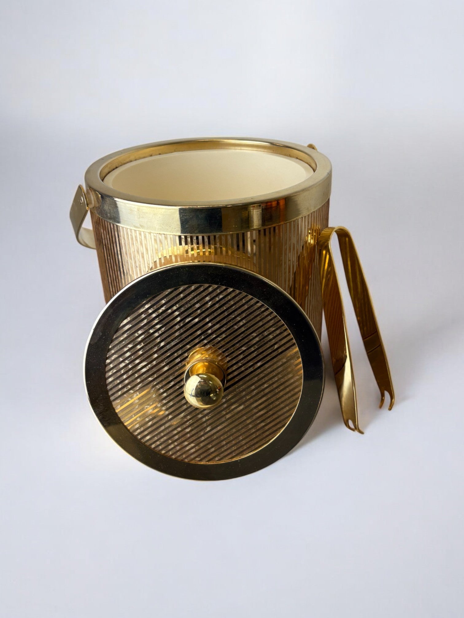 Golden brass ice bucket with ribbed texture and handles, Italy 1970s