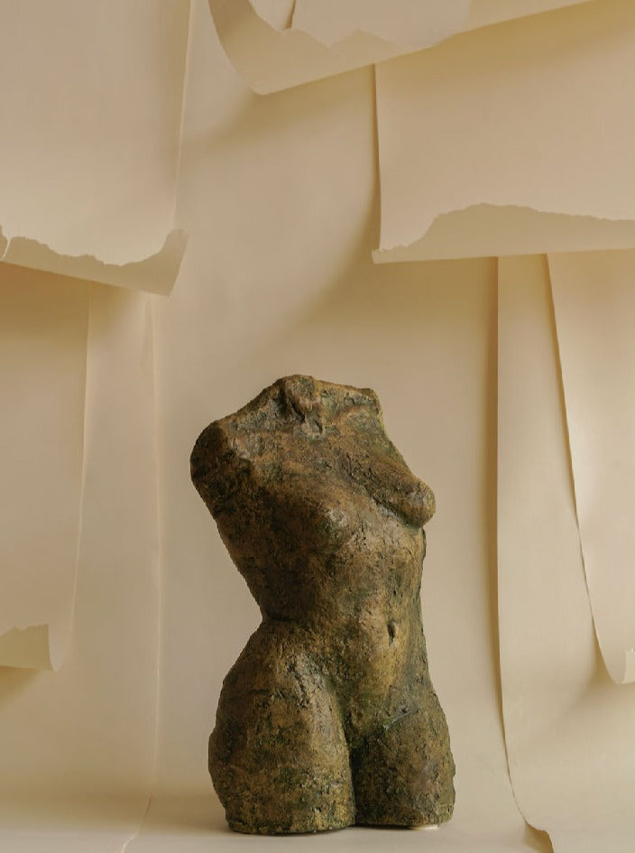 Sculpture de torse de femme