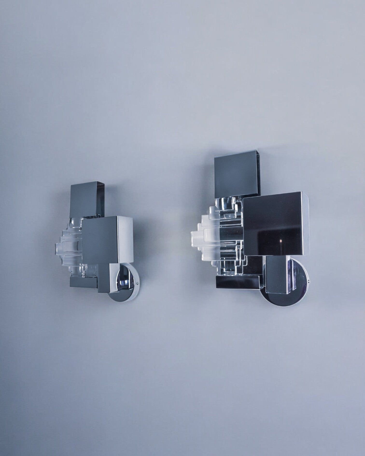 Pair of 1970s Sciolari Murano glass wall lights, front view