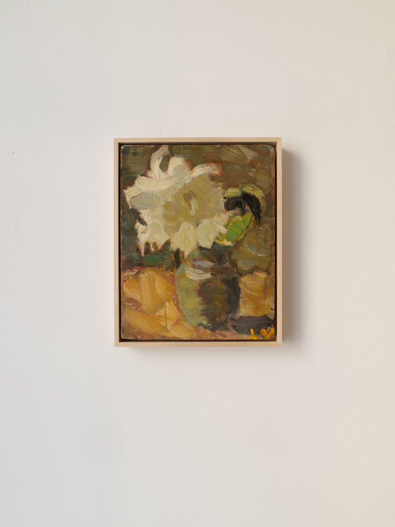 A framed "Still Life Lars Vidlund Flower" painting from the Collection apart brand, depicting a white flower in a green vase, is displayed on a plain, light-colored wall. The artwork showcases loose, impressionistic brushstrokes and an Autumn color palette with earthy hues in the background.