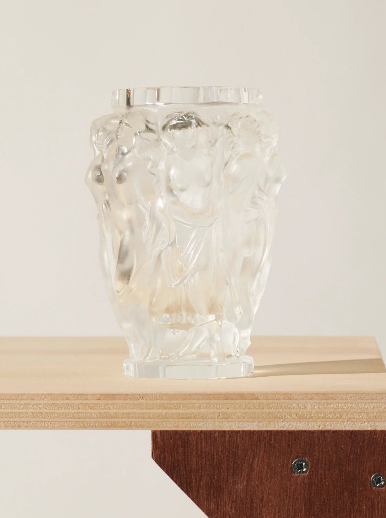  Handcrafted Michael Vase with a timeless and sophisticated aesthetic