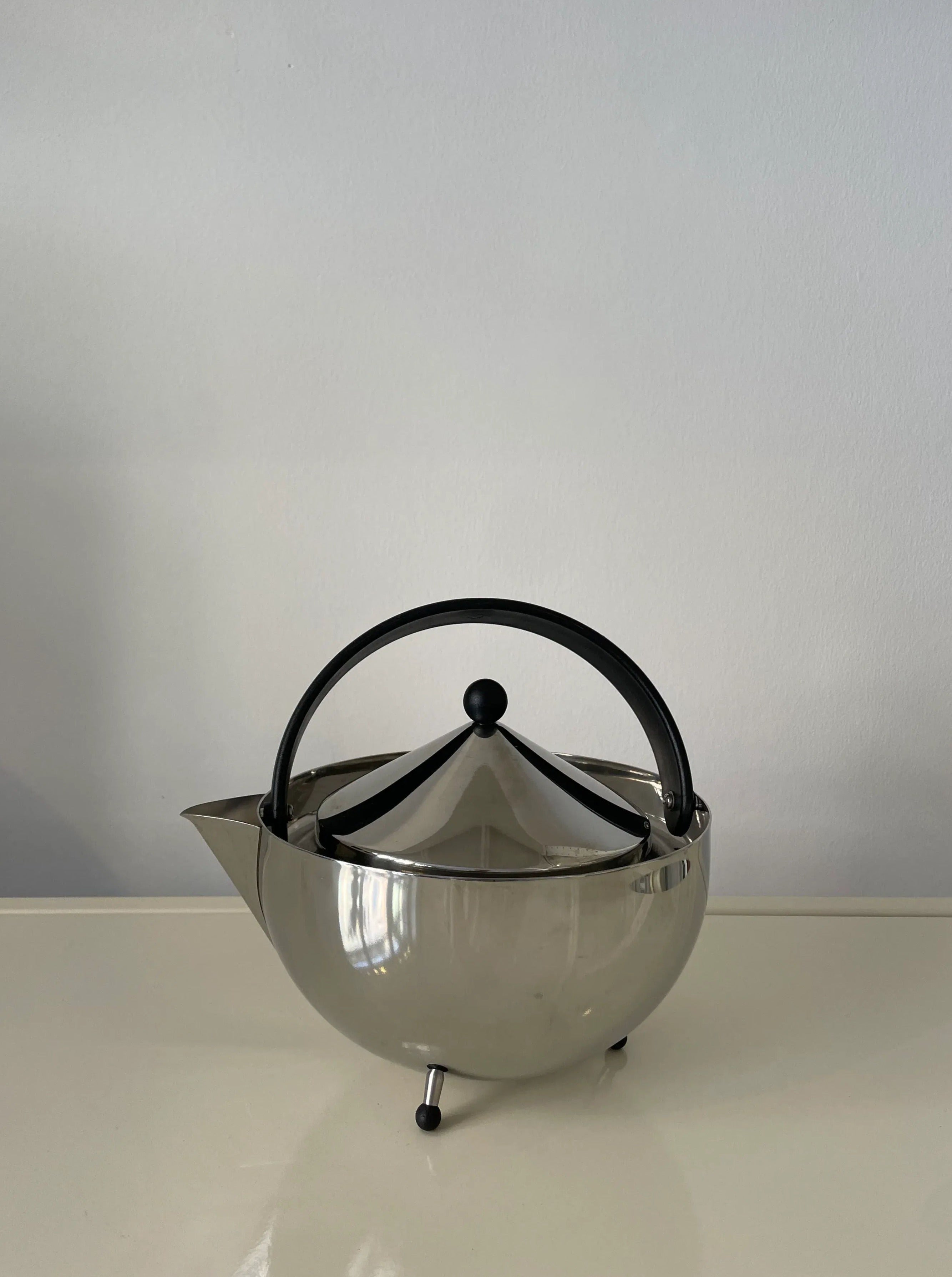 Teaball Teapot with stainless steel infuser and wooden handle