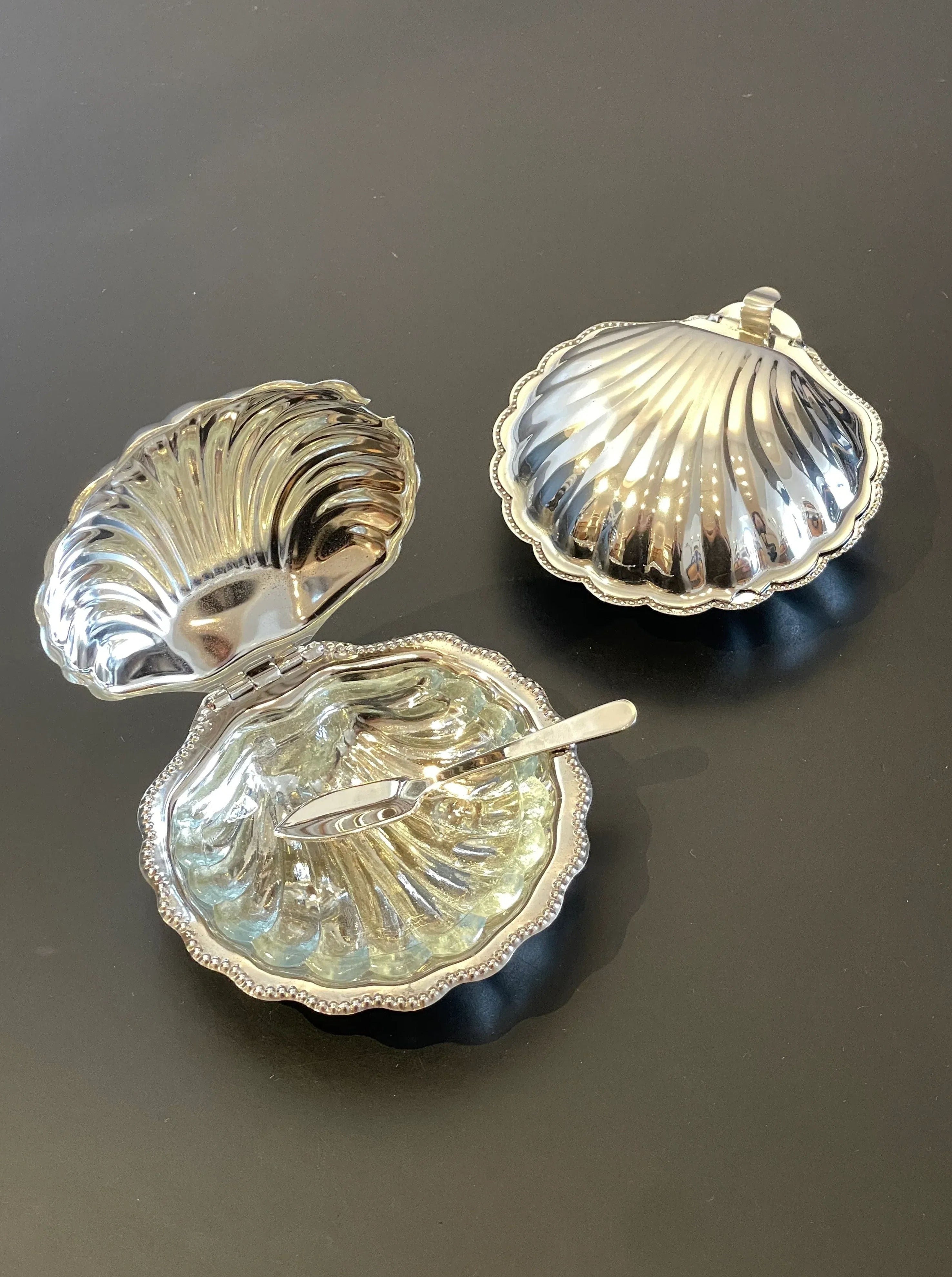  Elegant butter serving dish with silver plating and unique shell shape