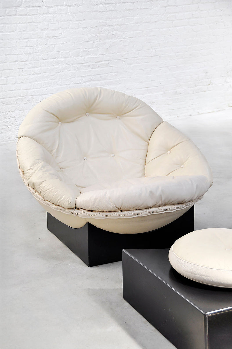 Cream leather Apollo lounge chair with black base, 1970s design