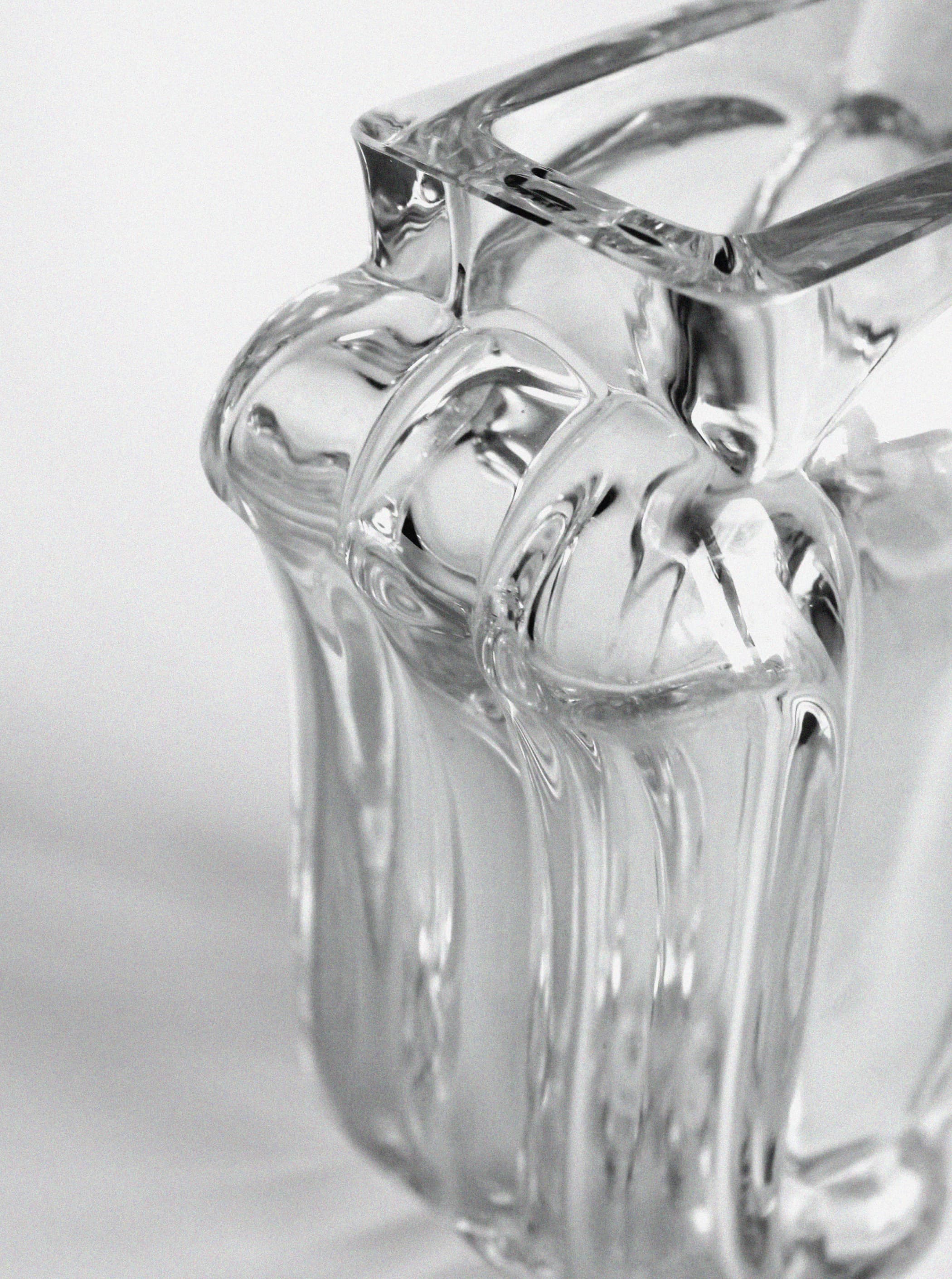 Lars Hellsten "Tulip" Crystal Glass Vase