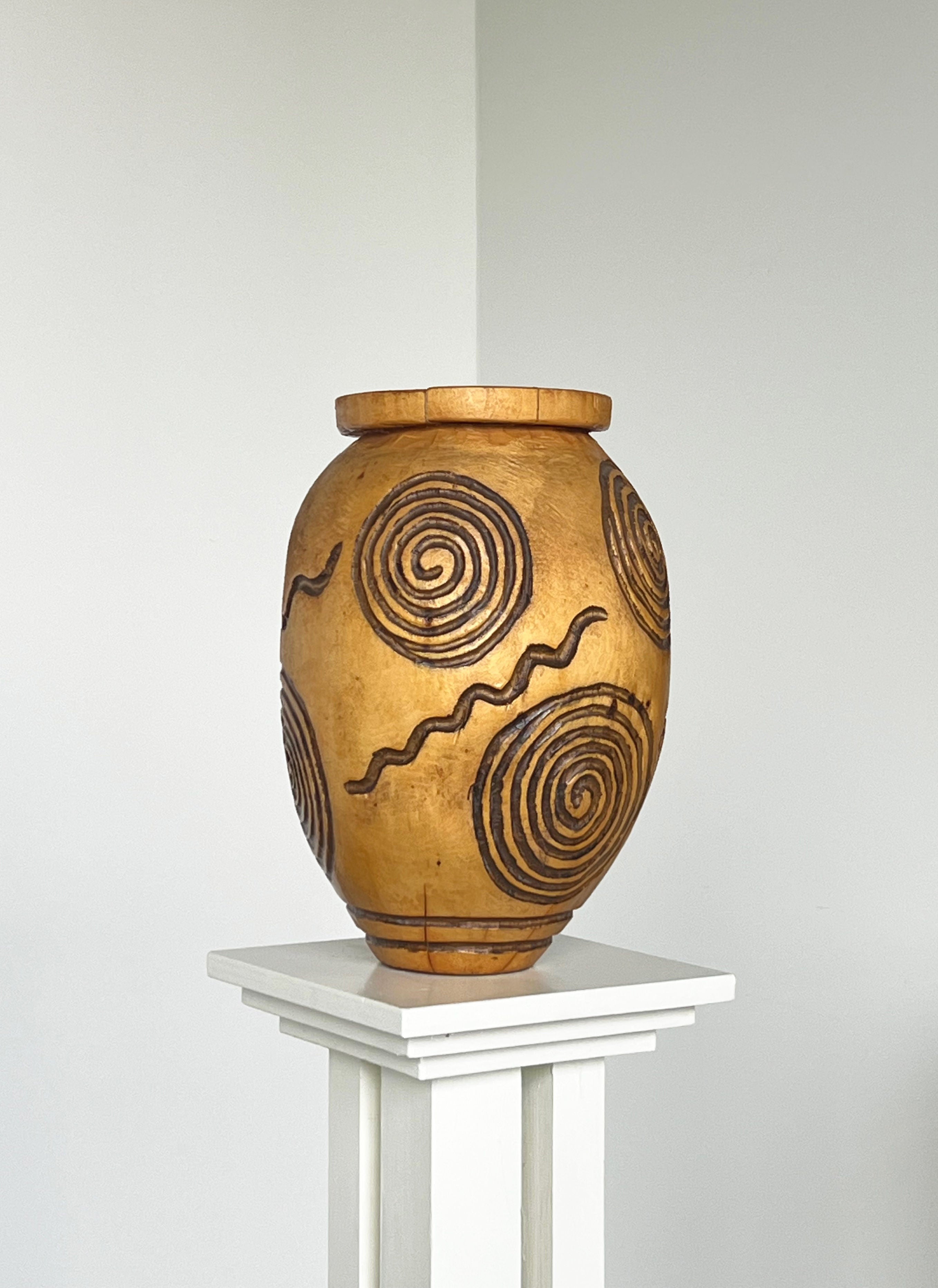 Vase en Bois Sculpté à la Main