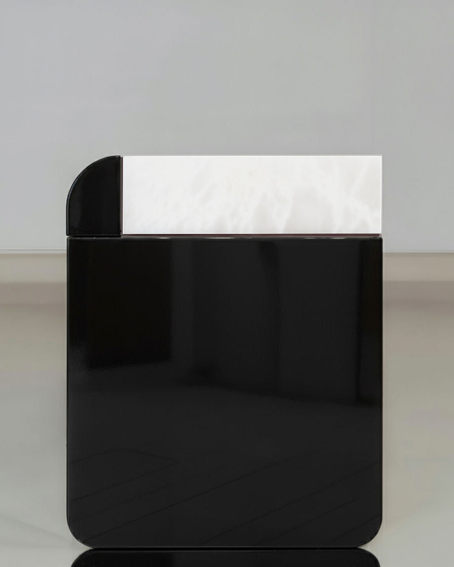Amo Black Lacquered Wood and White Onyx