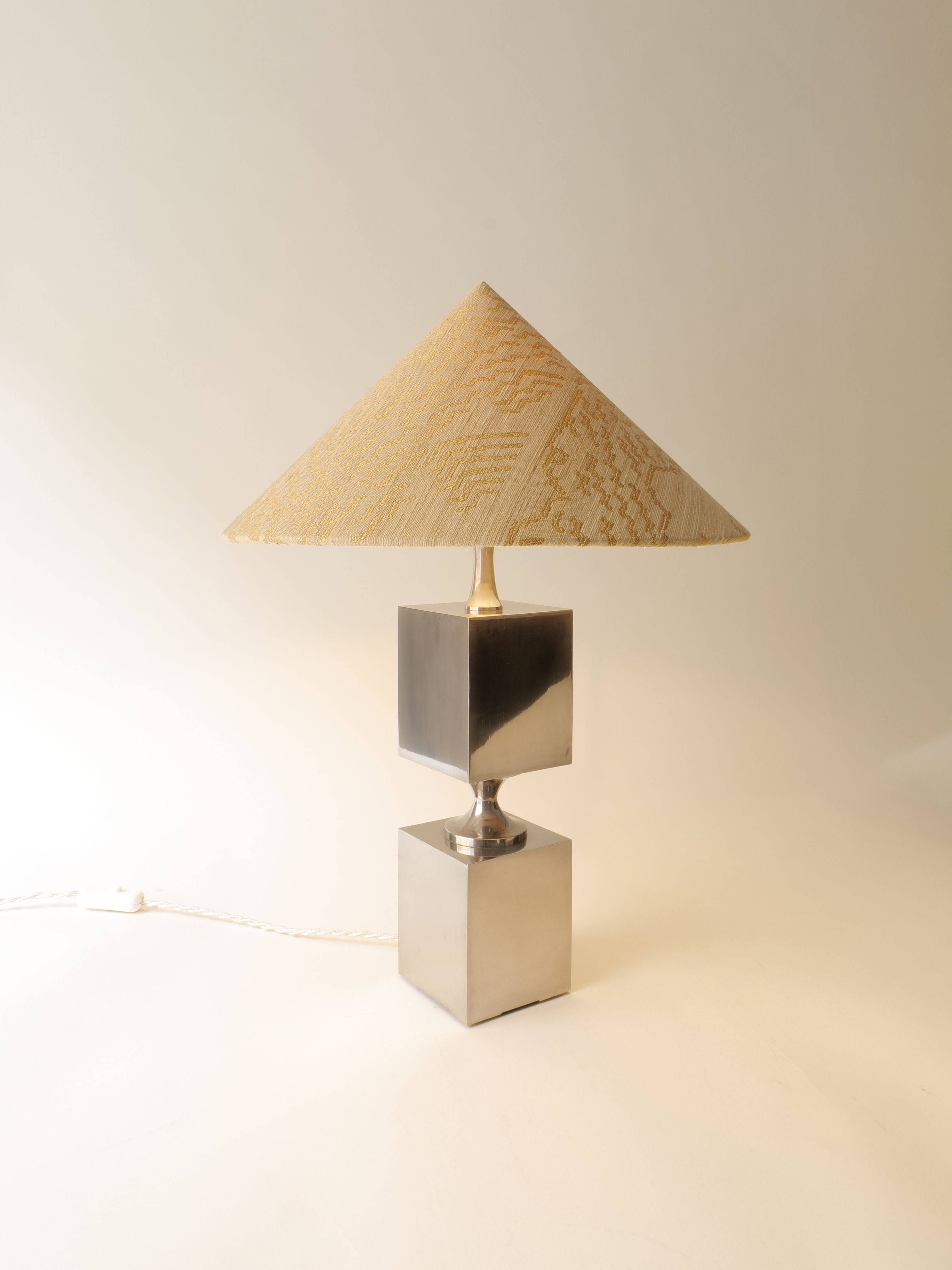 <source>
Lampe Double Box Barbier Années 1970
</source>