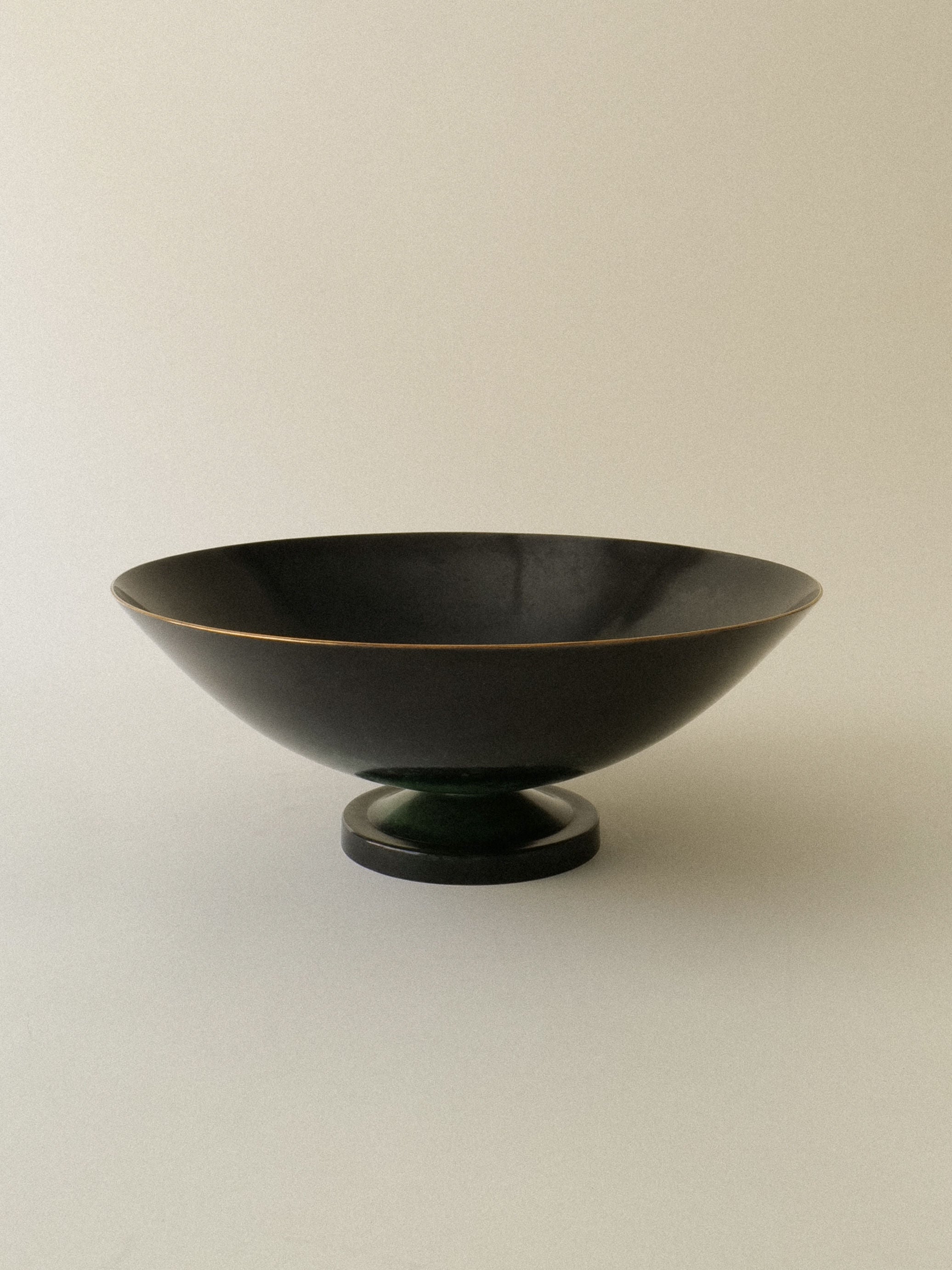 Bol en bronze patiné c.1910