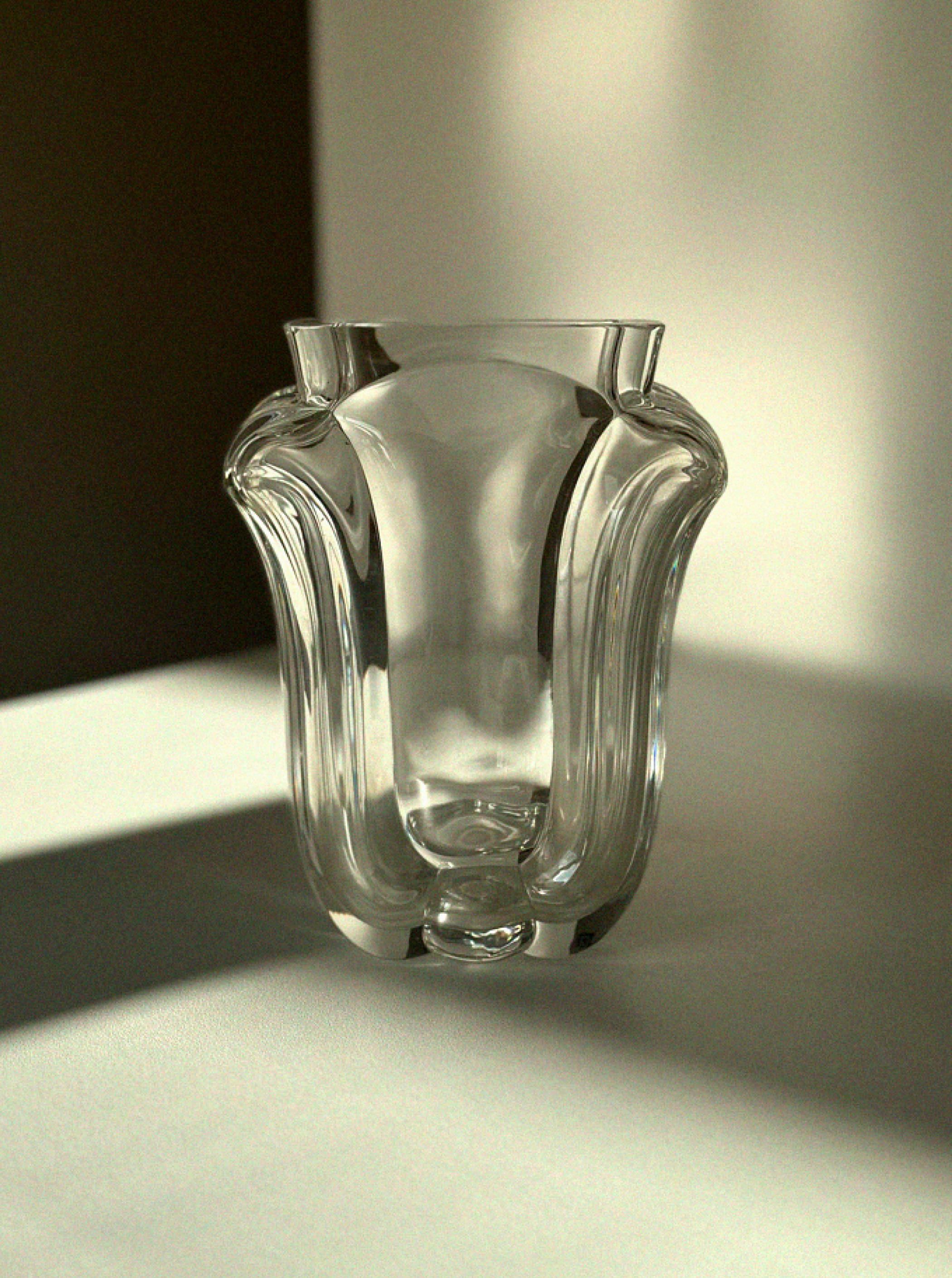 Lars Hellsten "Tulip" Crystal Glass Vase