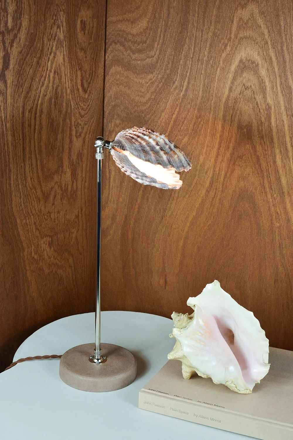 'Lavender Lion's Paw' Table Lamp