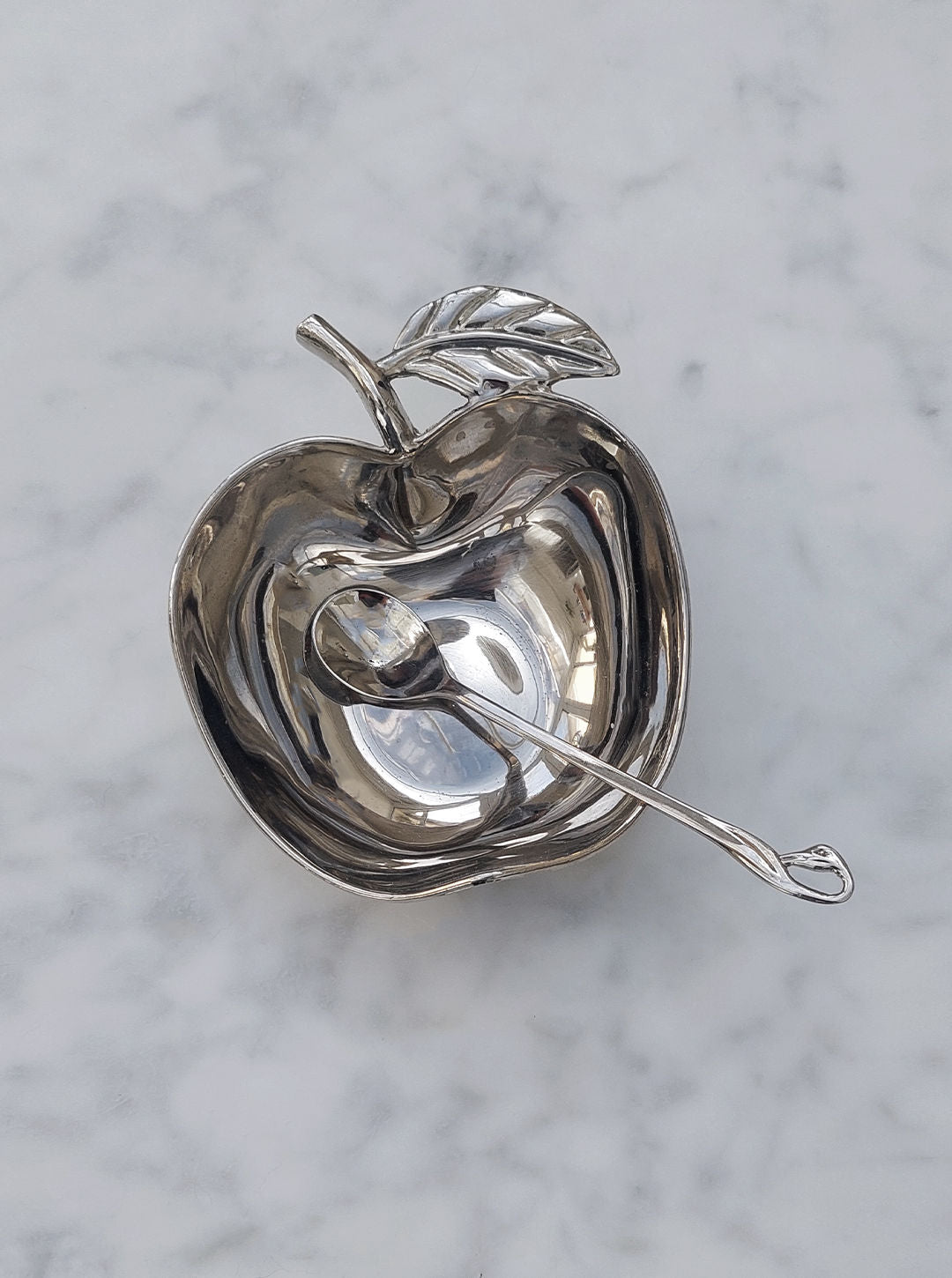 Farmhouse Style Apple Shaped Sugar Bowl for Kitchen Decor