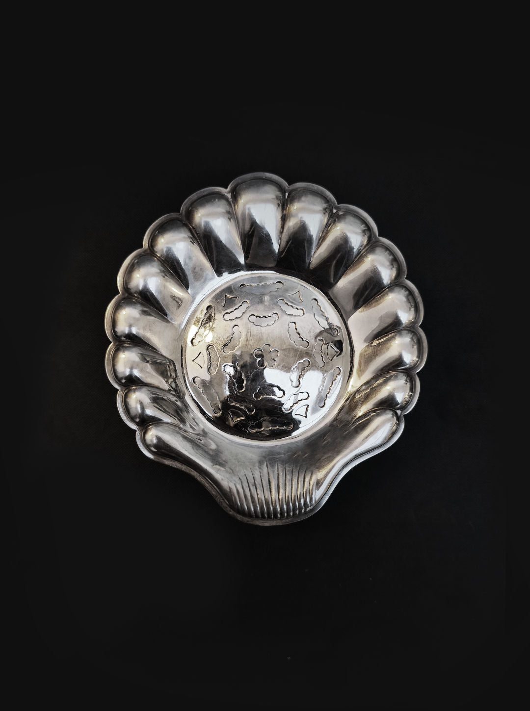 The Shell Butter Dish by Les Objoies is a culinary masterpiece with its scalloped silver design and engraved center. Its glossy, reflective surface makes it perfect for showcasing elegant butter curls, enhancing any table setting.