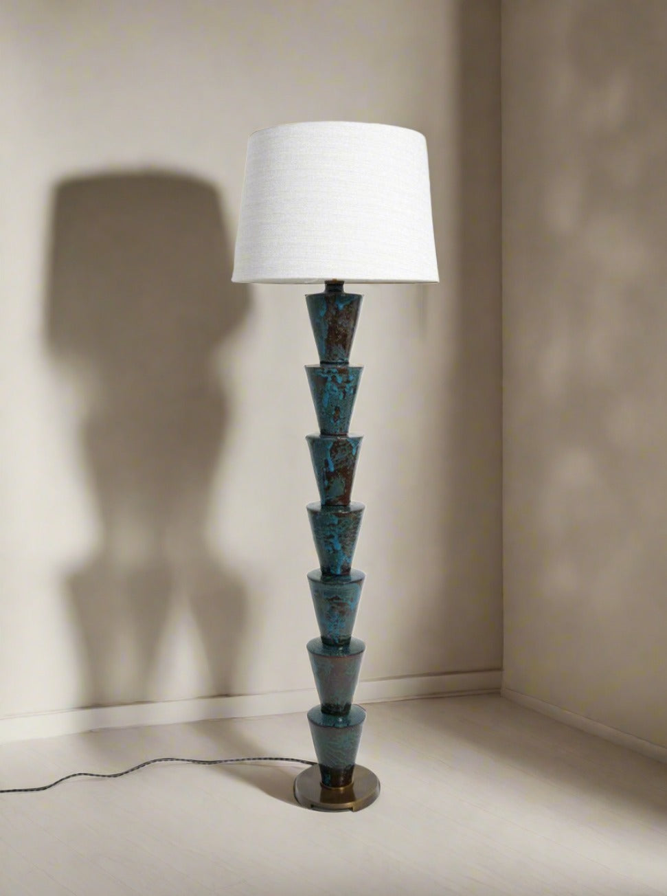 Nizwa Floor Lamp with adjustable height and modern design