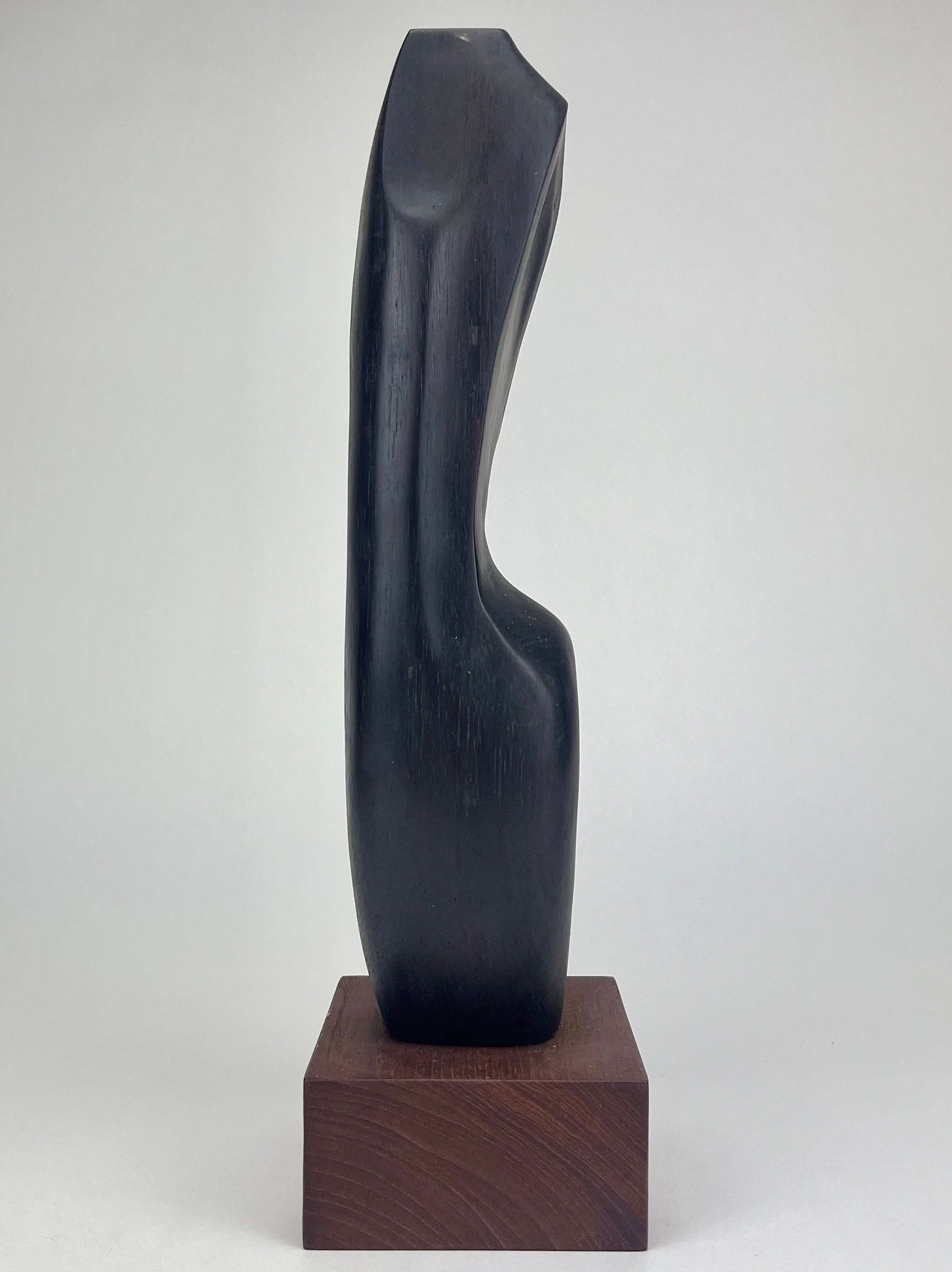 Sculpture biomorphique en bois teinté, par Sven Olsson