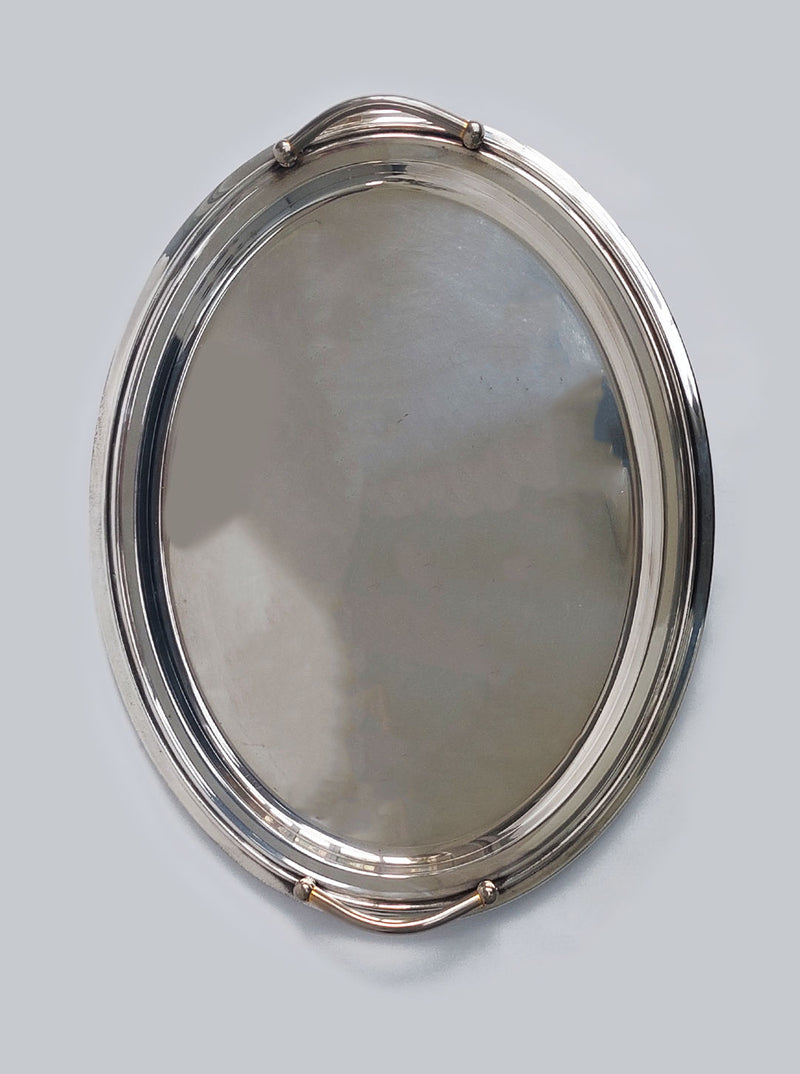 Elegant and spacious silver-plated serving tray for luxurious dining experience