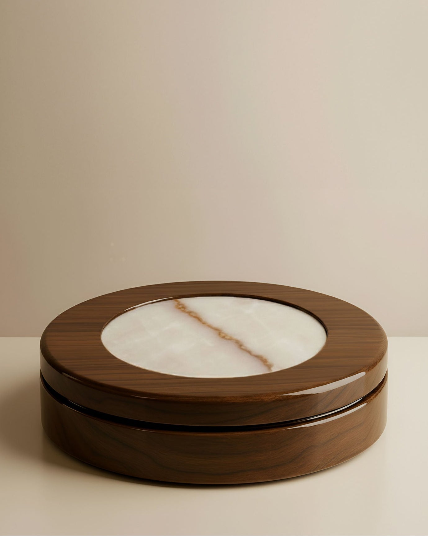 Table basse en bois et coquillage onyx Yoyo