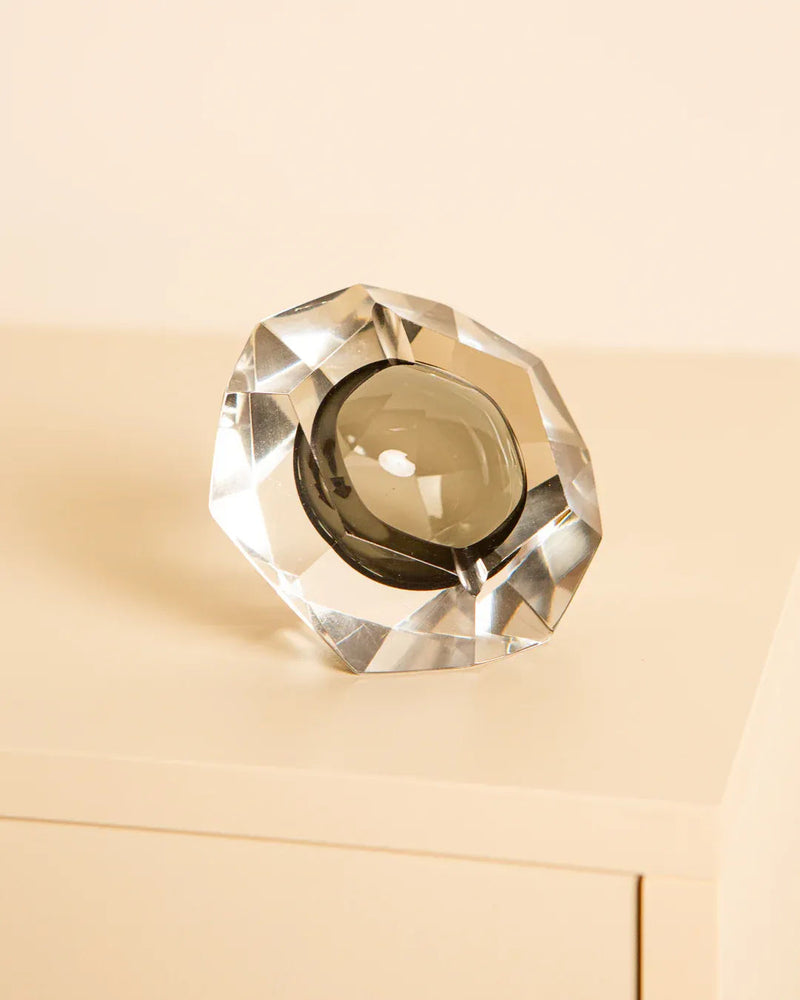 The "Diamant" Vide-poches by Treaptyque, crafted in Murano glass by Flavio Poli in the 80s, features a faceted crystal orb on a soft beige background. Its diamond-like pattern creates prismatic effects, echoing Italian glass art's elegance.