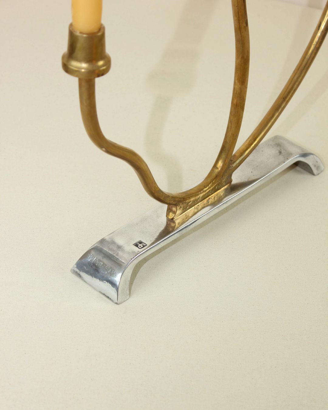 Bougeoir en aluminium par David Marshall