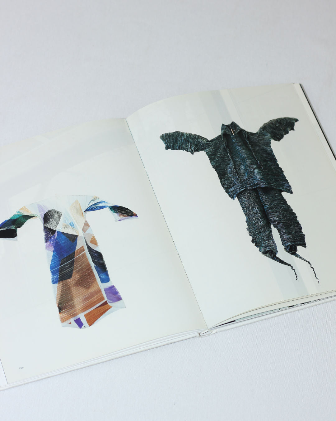 ISSEY MIYAKE MAKING THINGS 仏語 Issey Miyake: Making Things' Book by Boga Avante | The Oblist