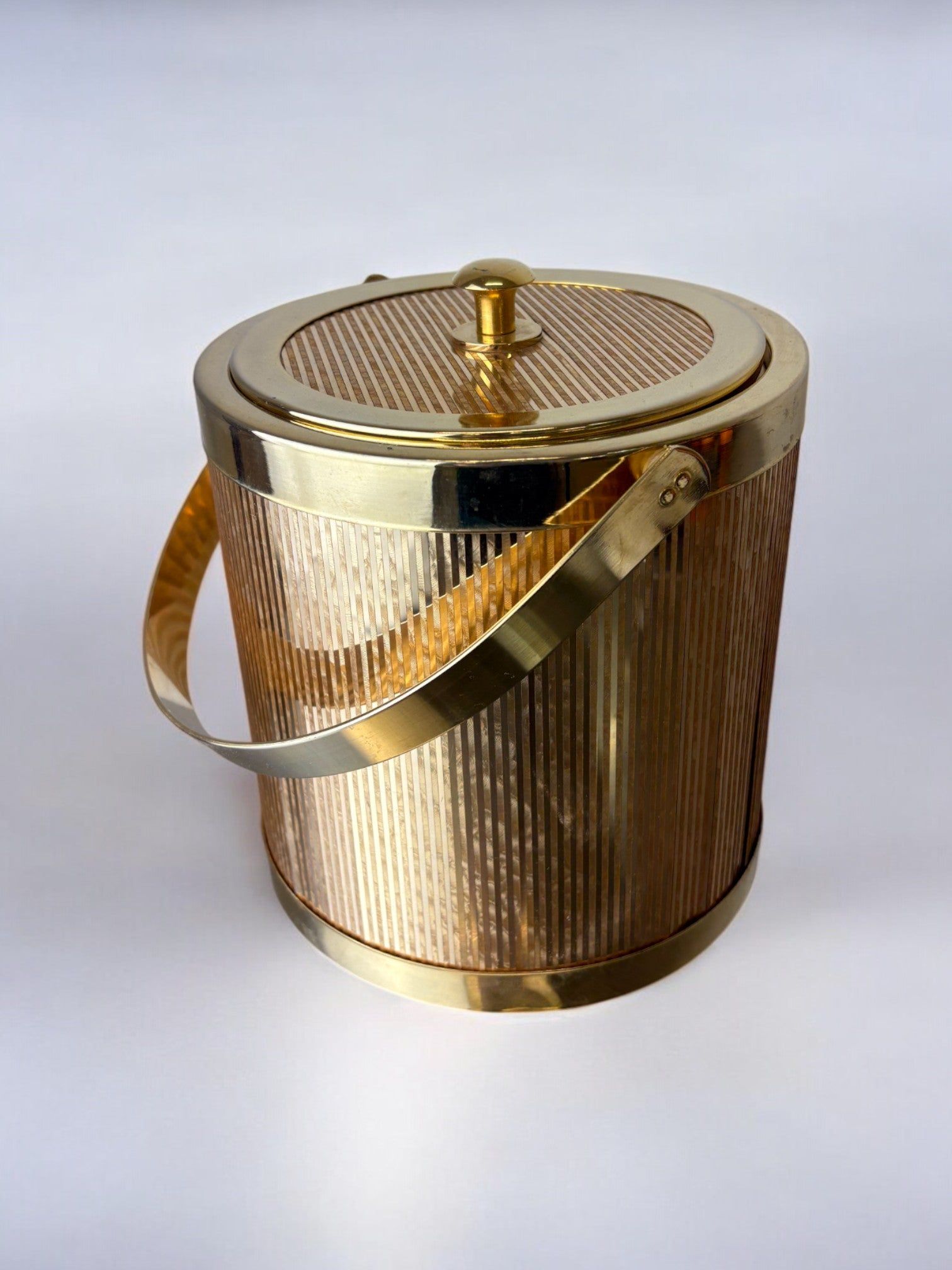 Golden ribbed ice bucket with brass handle and lid, Italian 1970s design