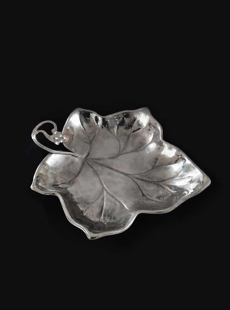 Silver-plated leaf-shaped vide-poche dish with elegant handle