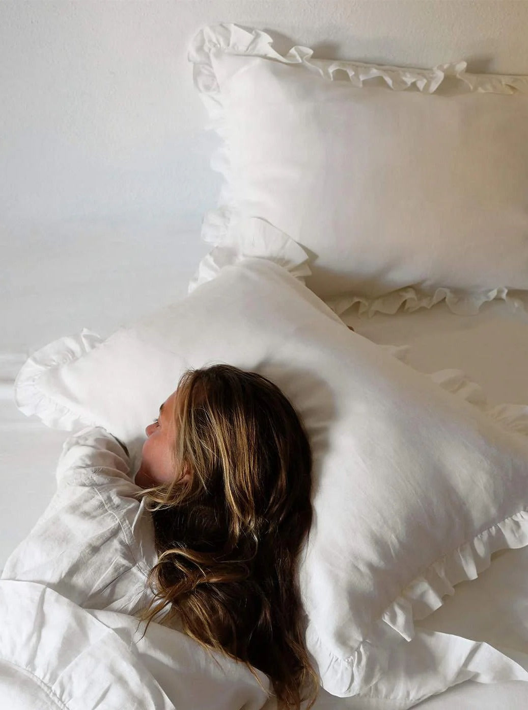 The Ruffled Casita Linen Pillowslips Set in White