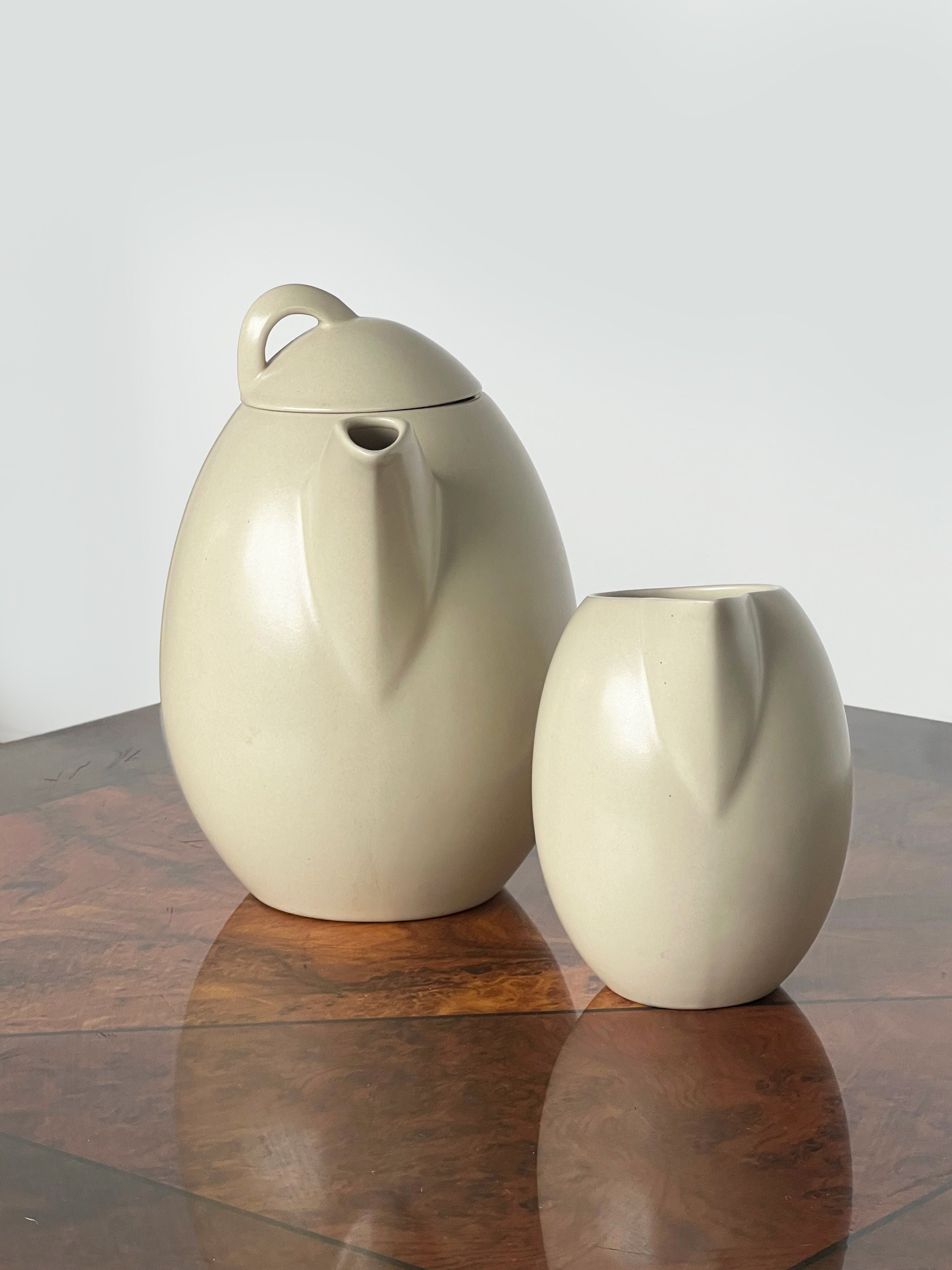 Théière et Pot à Lait en Poterie Britannique