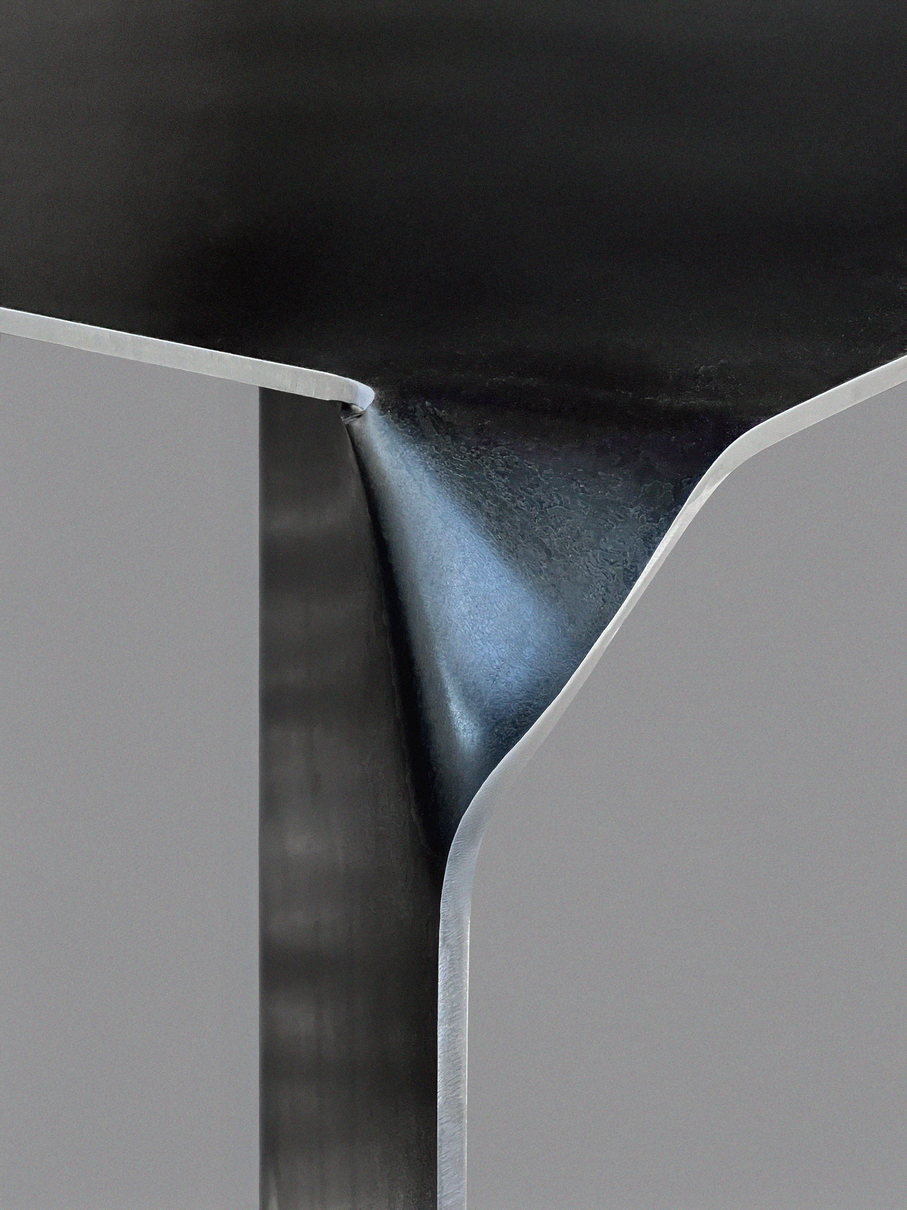 'Doa' Steel Desk