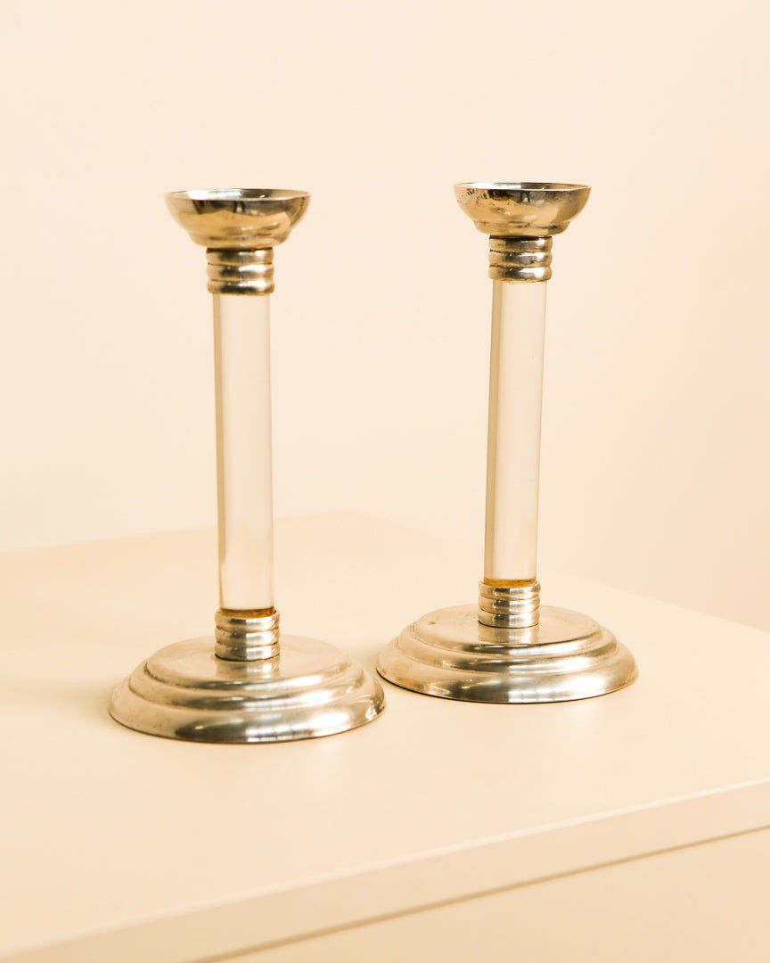 Paire de bougeoirs italiens en argent et lucite des années 70
