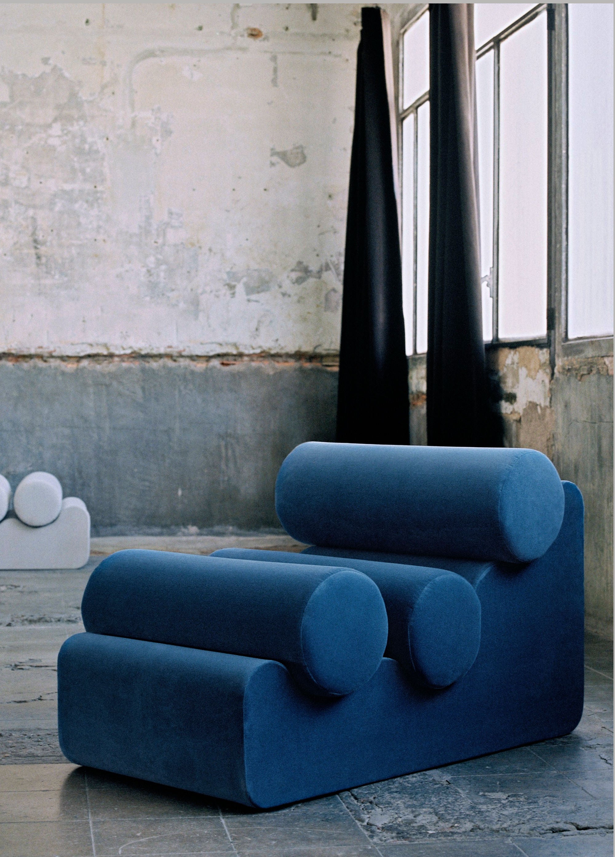 <source>
Fauteuil Lounge en Contreplaqué et Velours
</source>