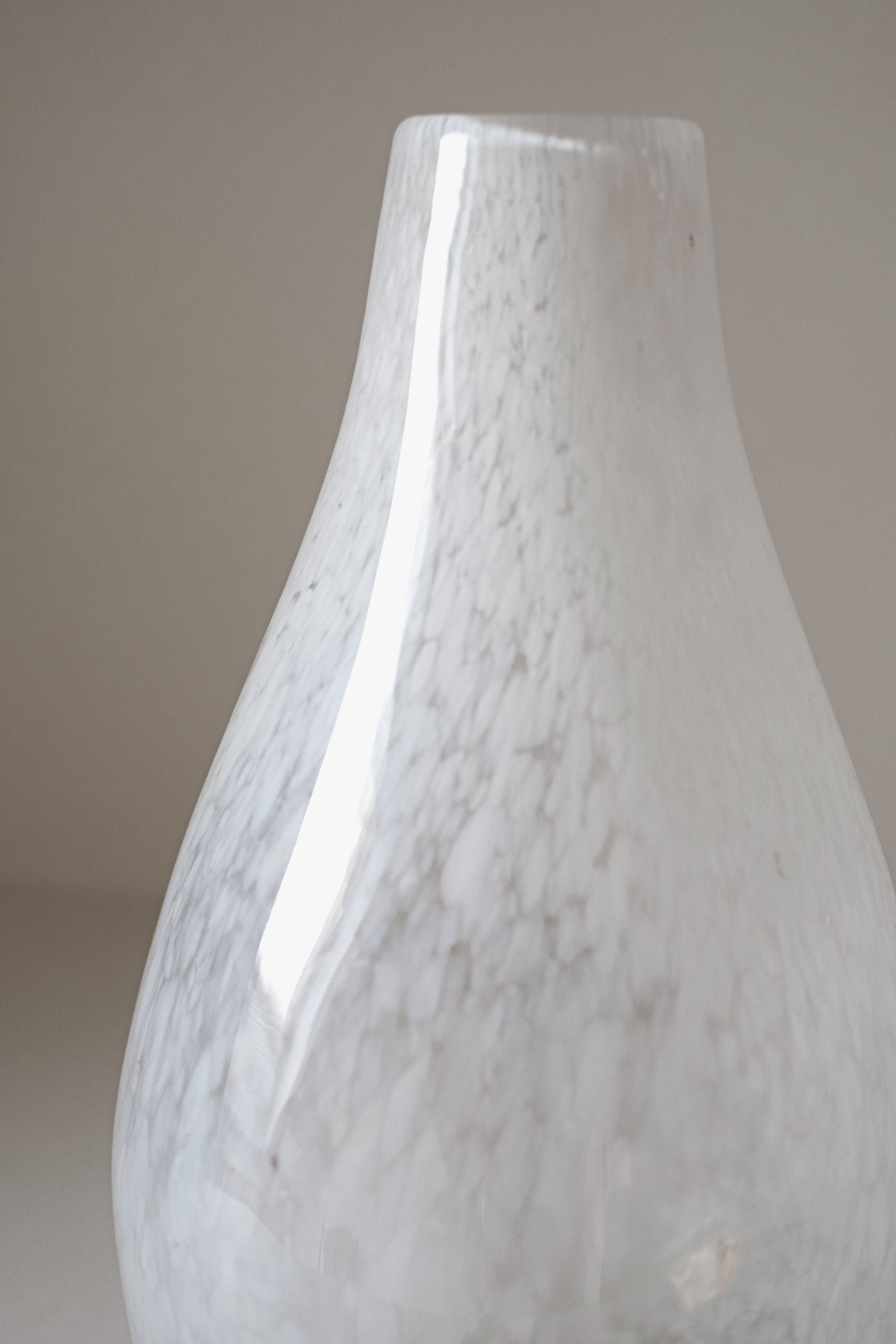 White Vase Tortoise Glass