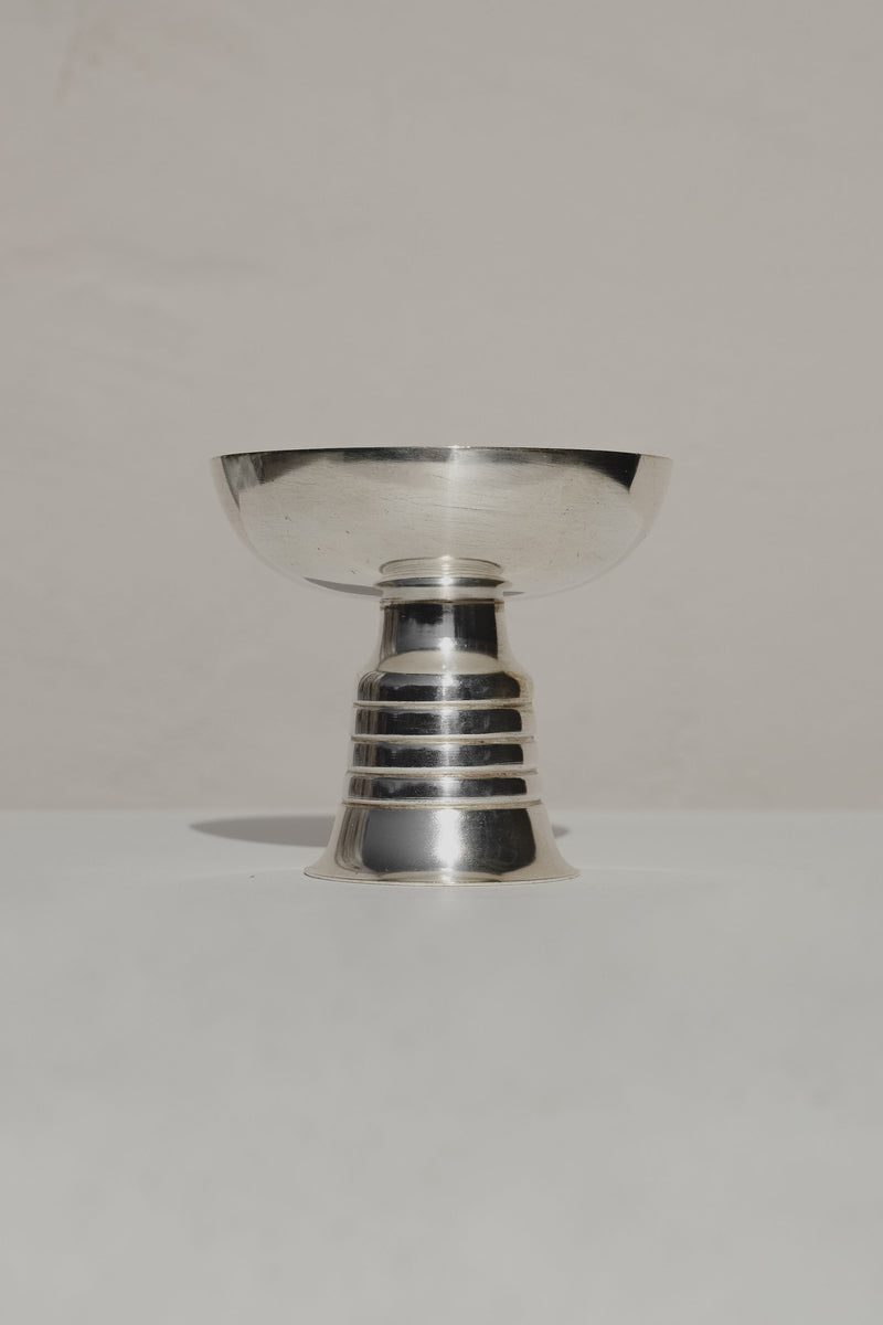 Polished silver ice coupe with ribbed pedestal base detail view