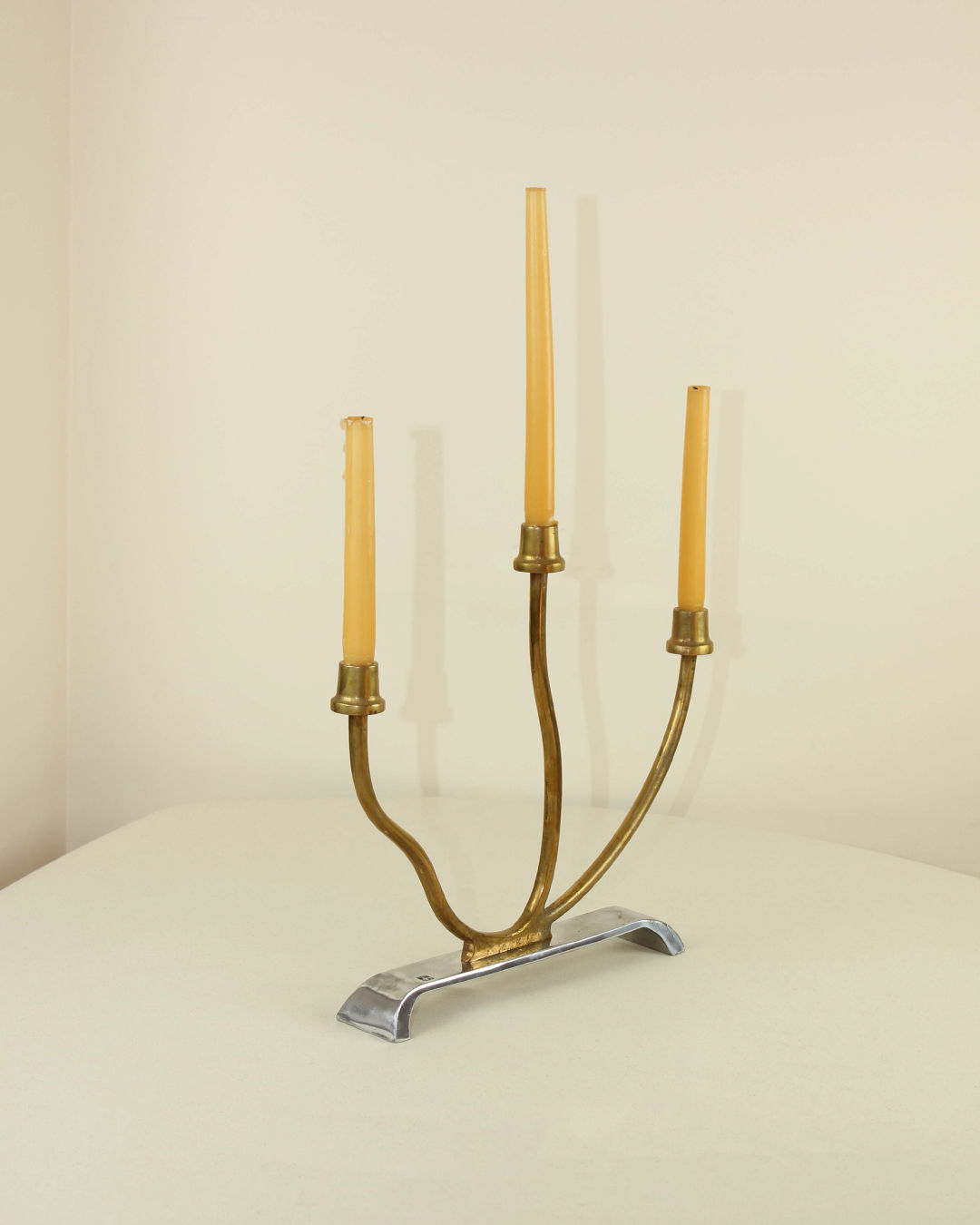 Bougeoir en aluminium par David Marshall