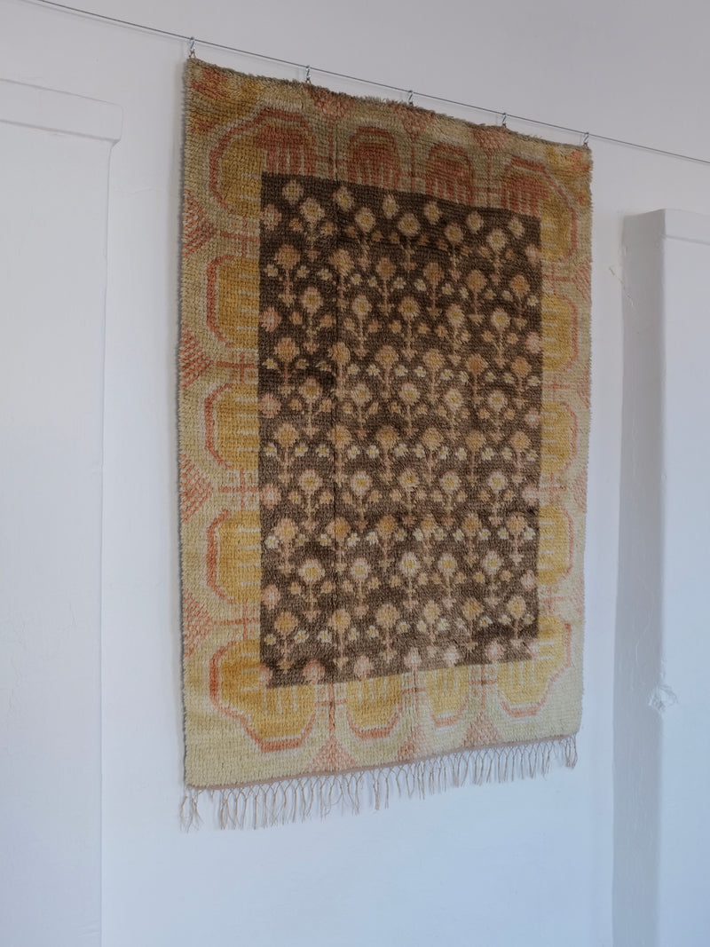 Finnish Art Deco wool rya rug with floral pattern and fringe
