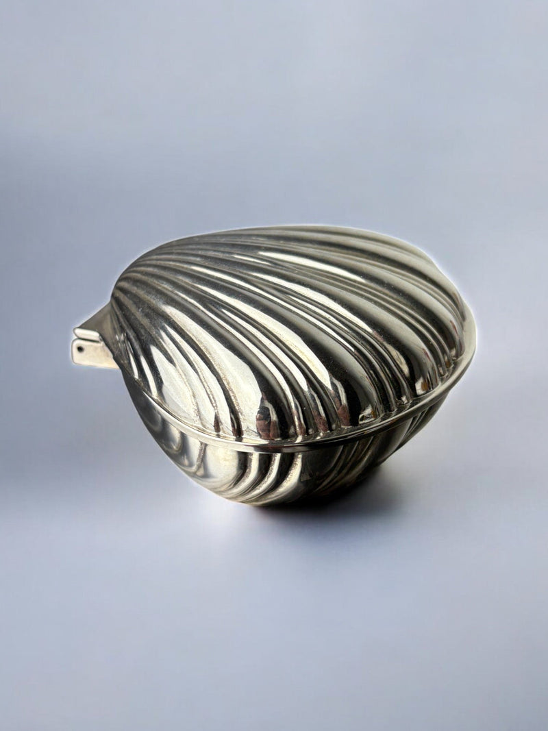 Silver-plated shell jewelry box with ribbed design, Italy 1980s