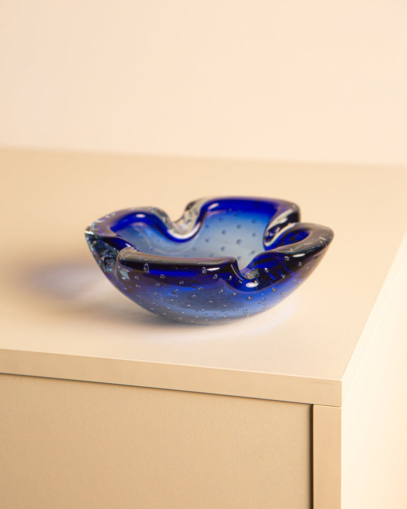Vintage blue Murano glass vide-poche bowl with controlled bubbles 1980s