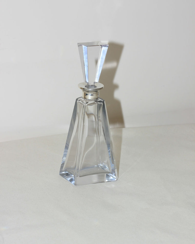 Art Deco crystal decanter with geometric stopper and faceted design