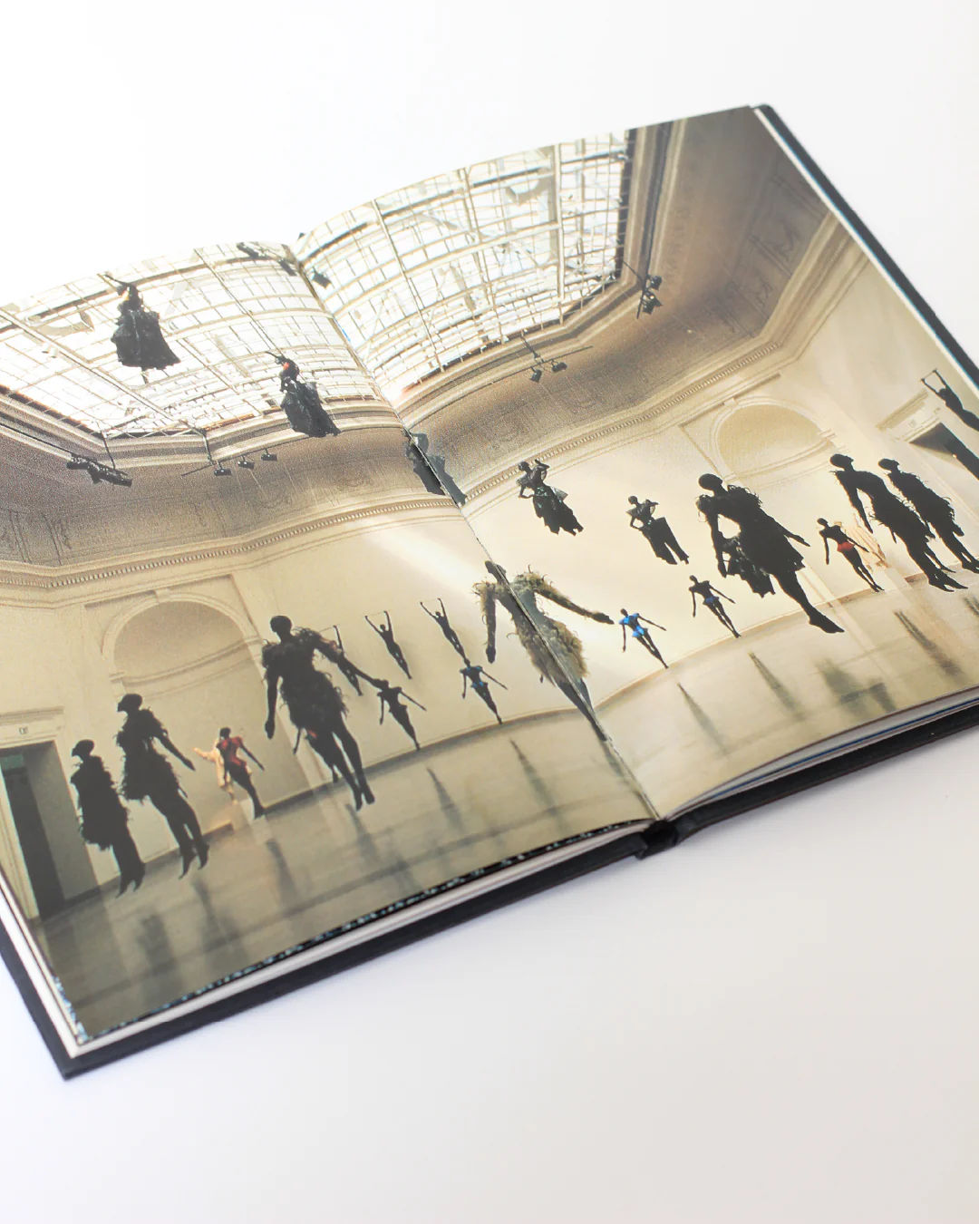 ISSEY MIYAKE アートブック Issey Miyake Book by Boga Avante Shop | The Oblist