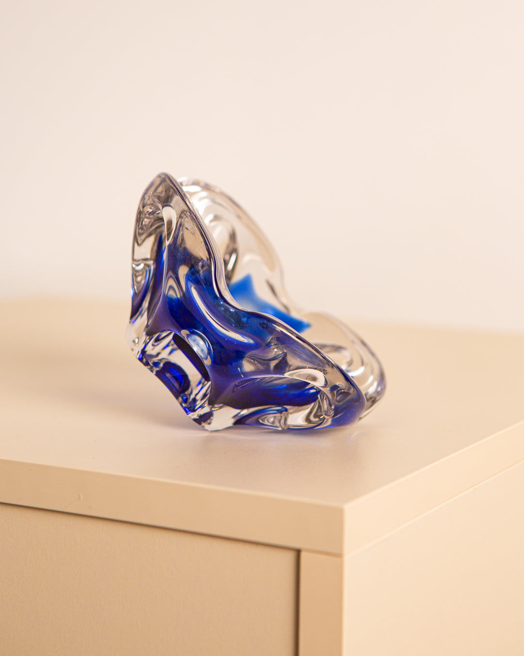 Blue Murano glass vide-poche with flowing organic form on wooden surface