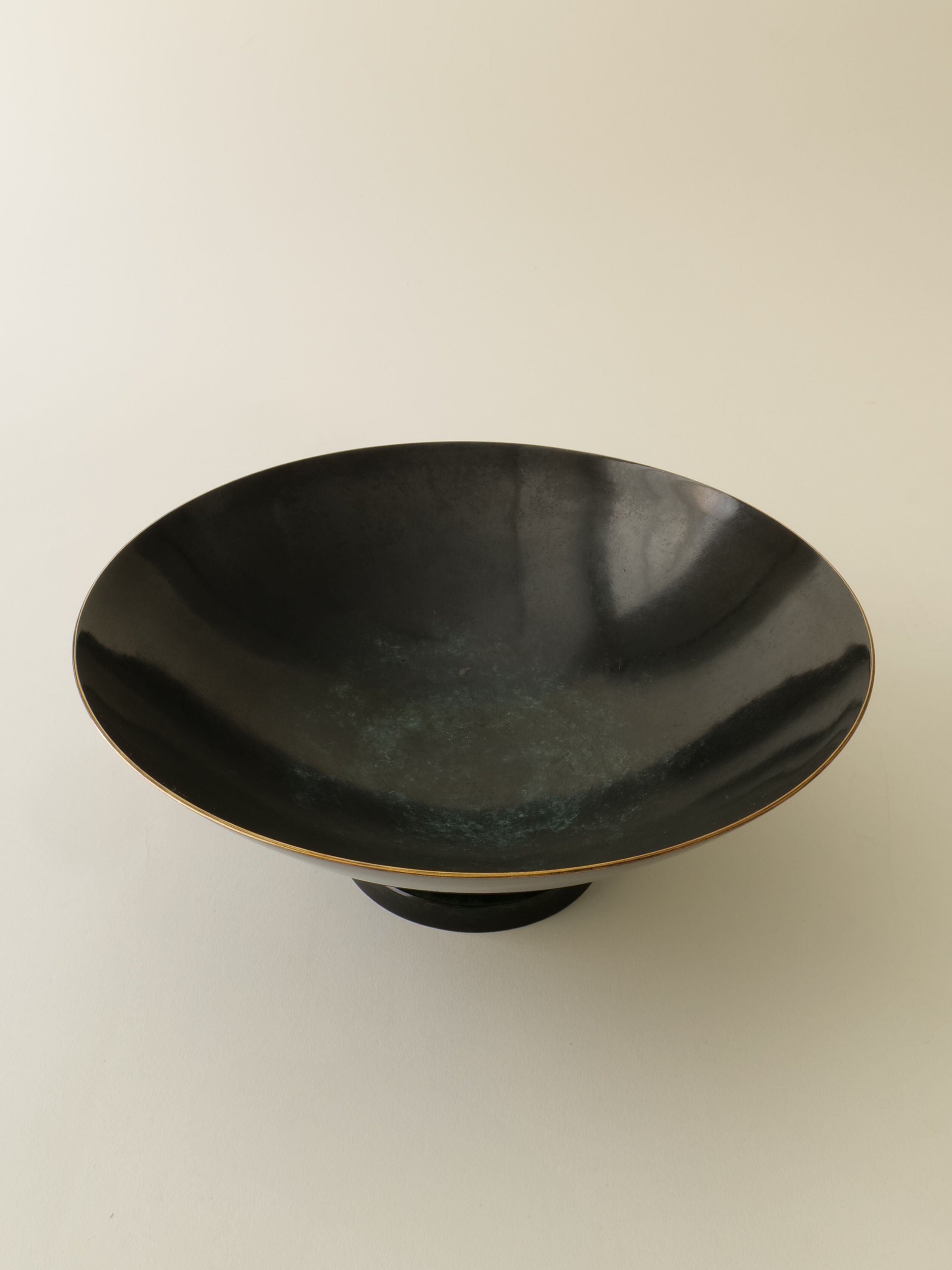 Bol en bronze patiné c.1910