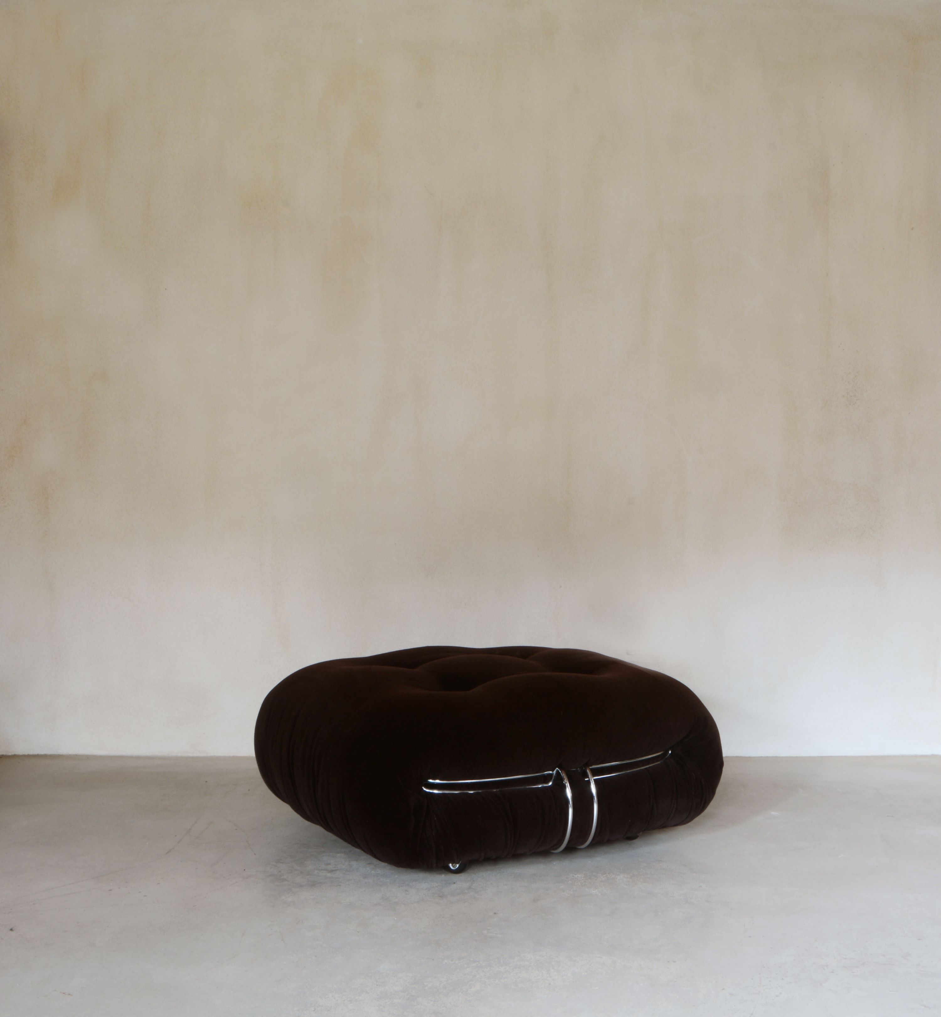 Set of Soriana by Afra e Tobia Scarpa for Cassina, ca 1970 (2 armchairs + 1 pouf)