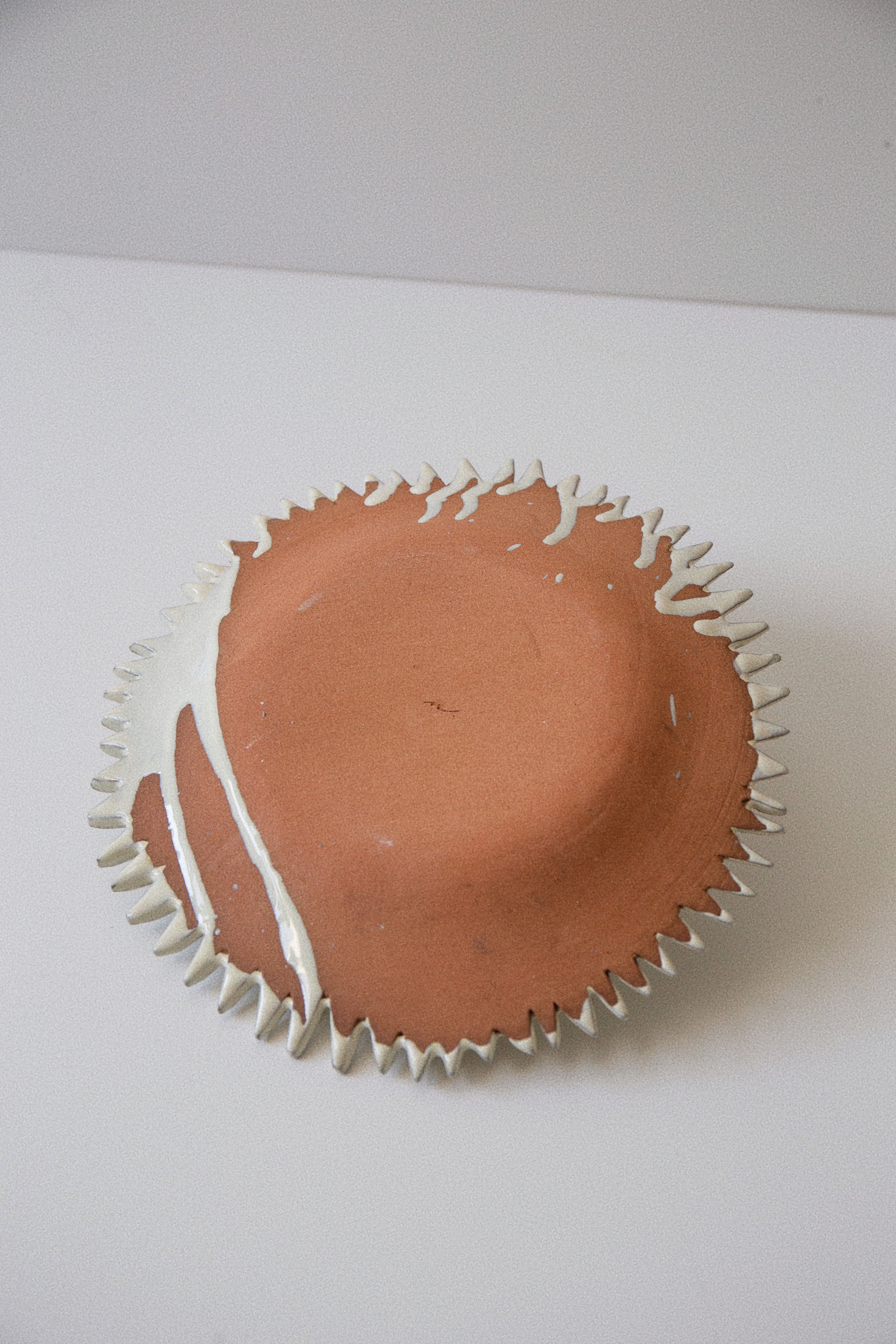 Round glass sun plate with colorful floral design, perfect for outdoor dining