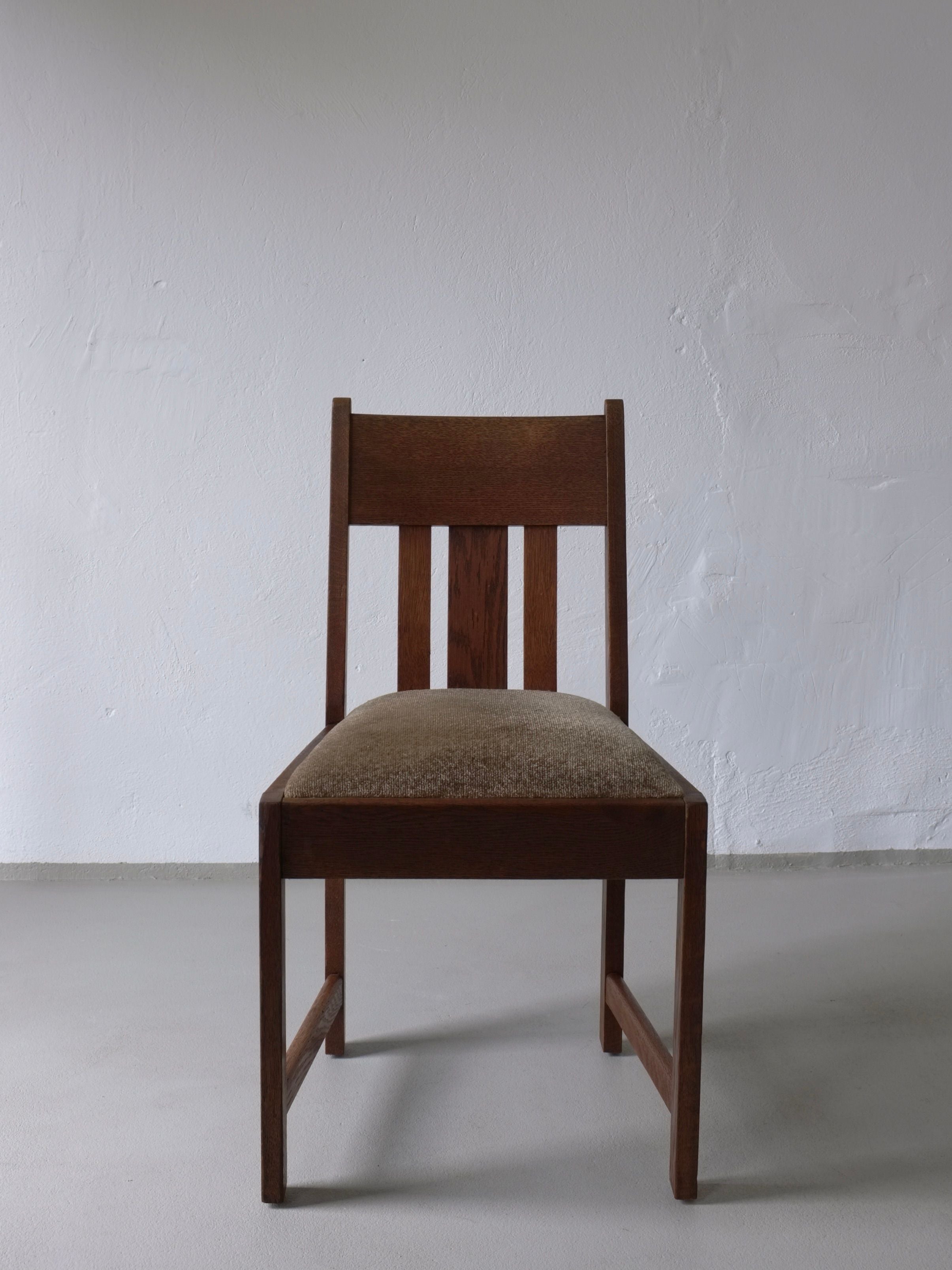 4 Arts & Crafts Oak Dining Chairs, 1910s