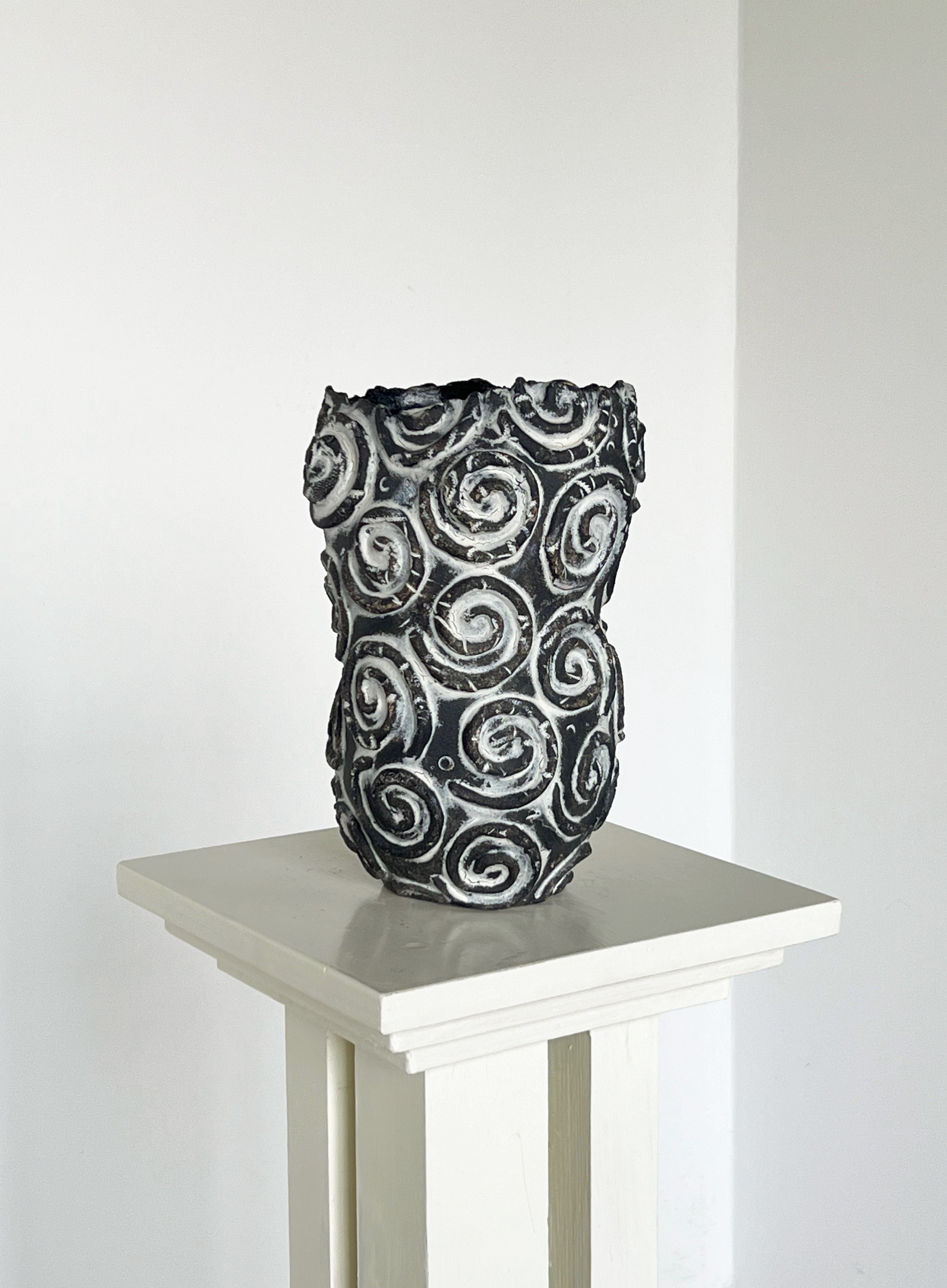 Céramique Artisanale de Studio avec Relief en Spirale