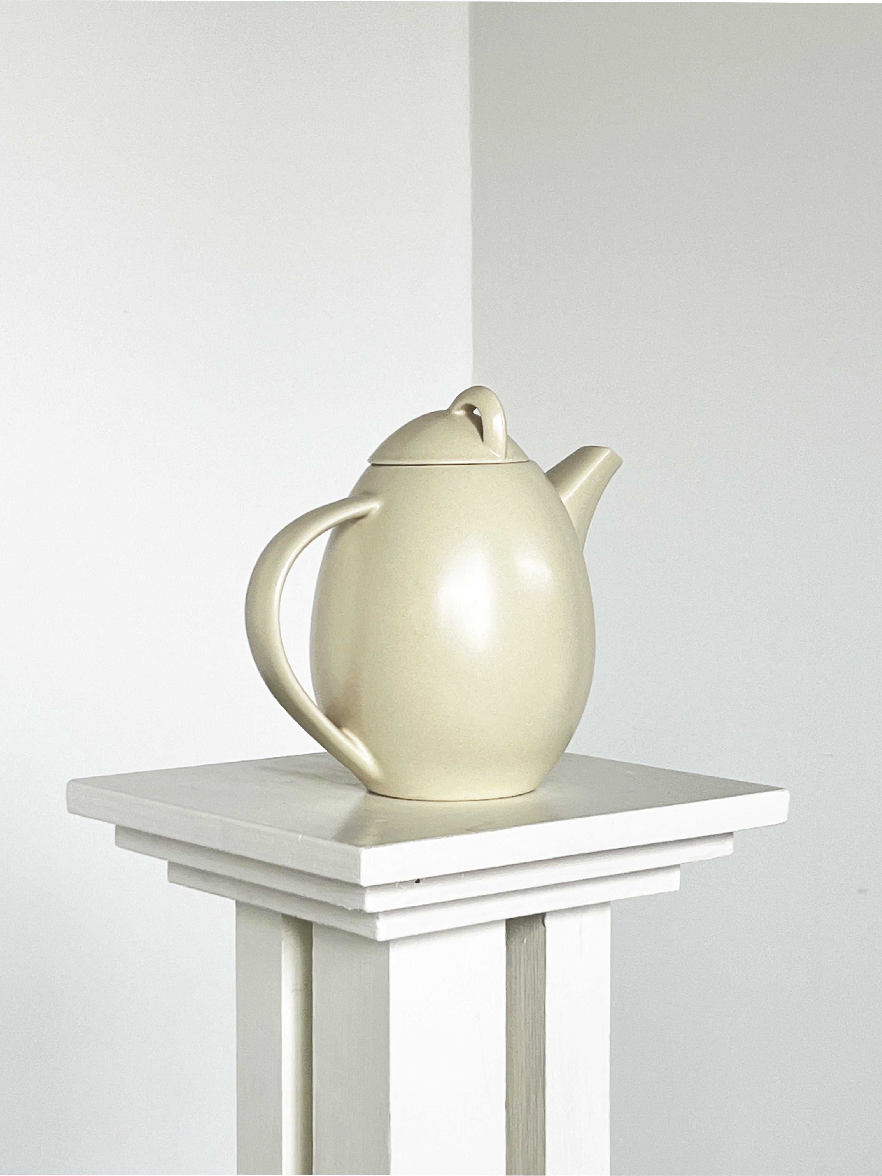 Théière et Pot à Lait en Poterie Britannique