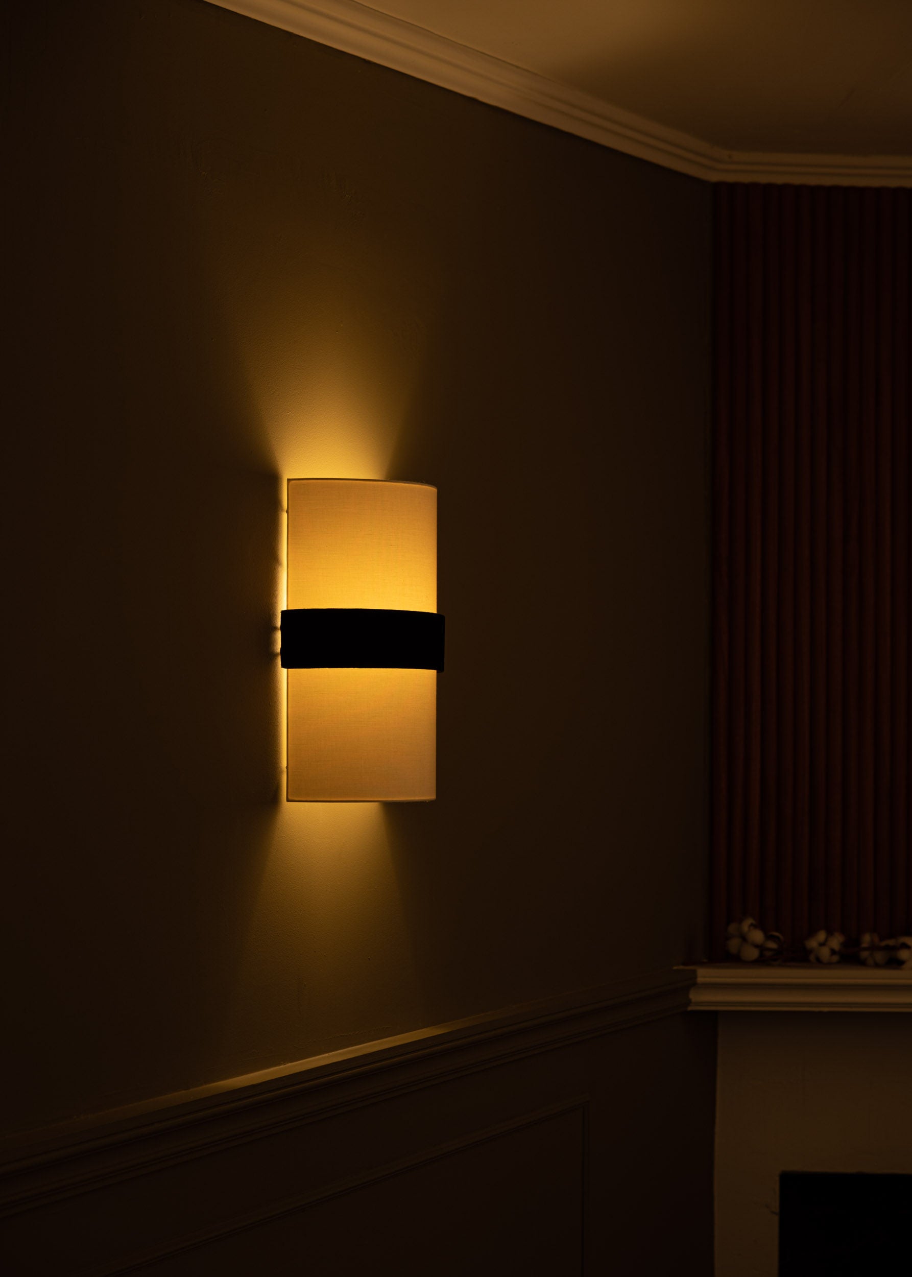 'Duono' Black Velvet Wall Light