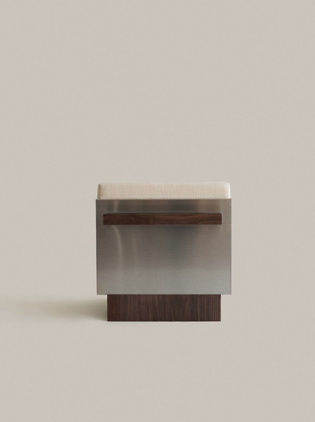 B1 [single stool]