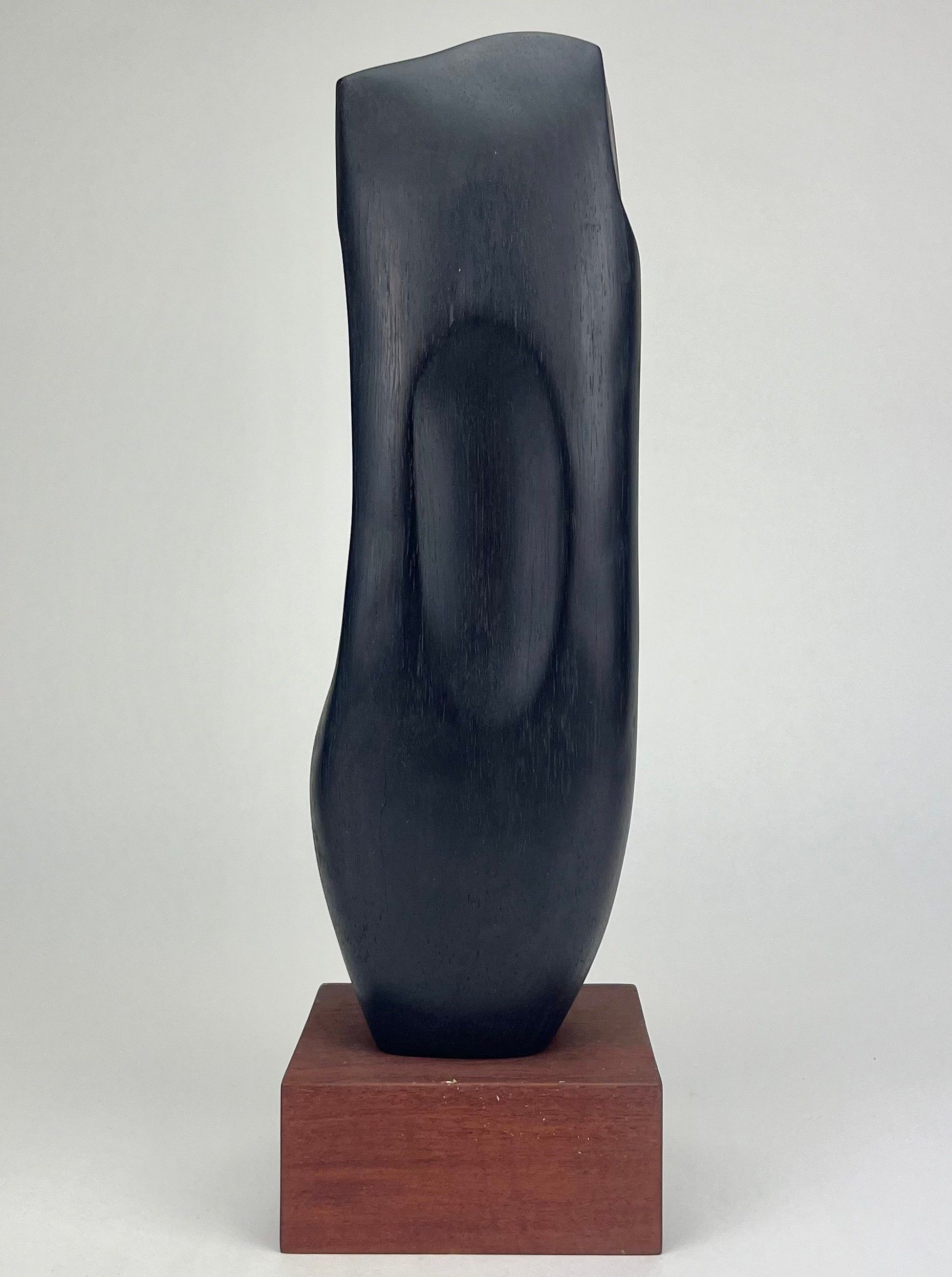 Sculpture biomorphique en bois teinté, par Sven Olsson