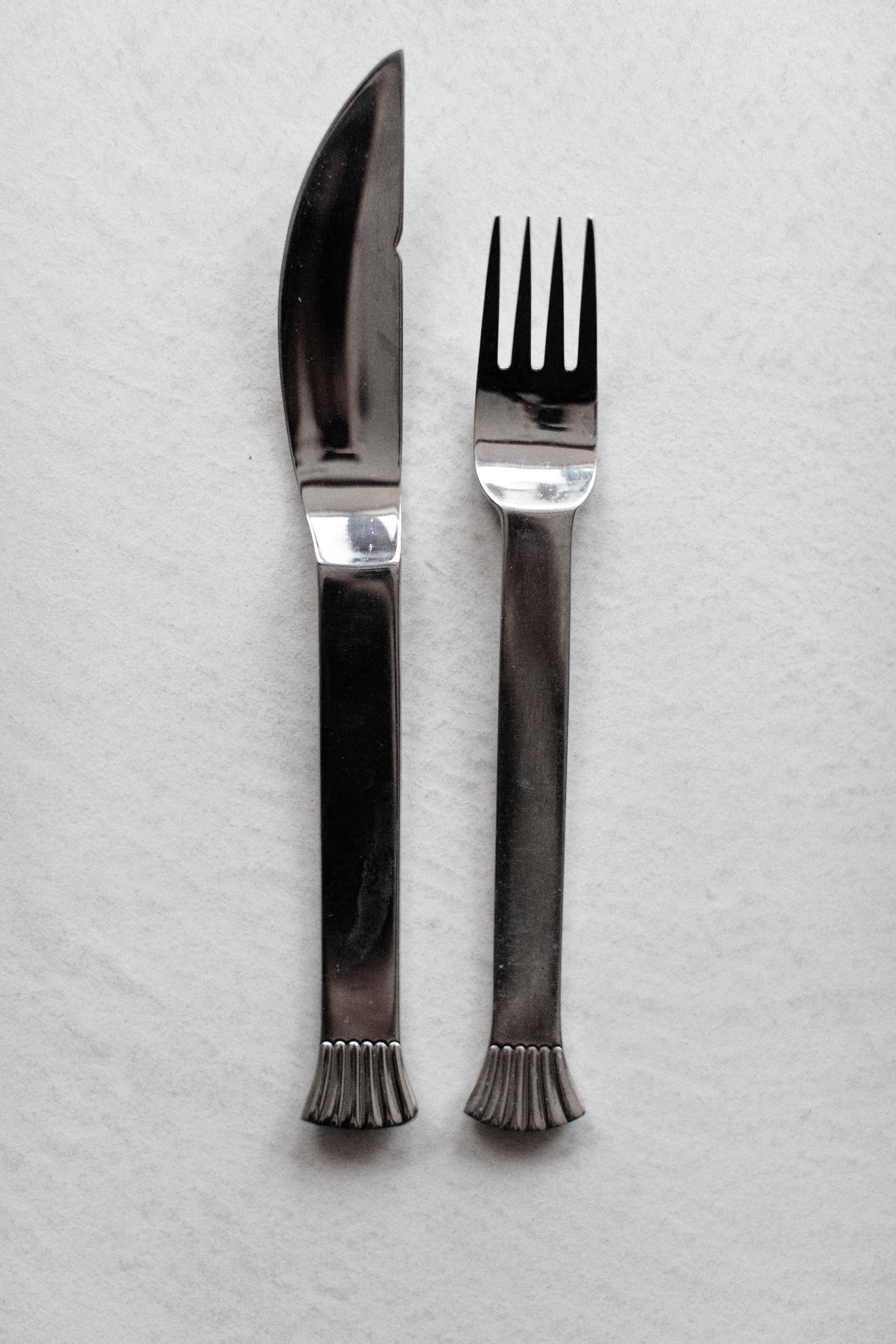 Luxurious-Art-Deco-Cutlery-in-polished-silver-finish-with-intricate-patterns